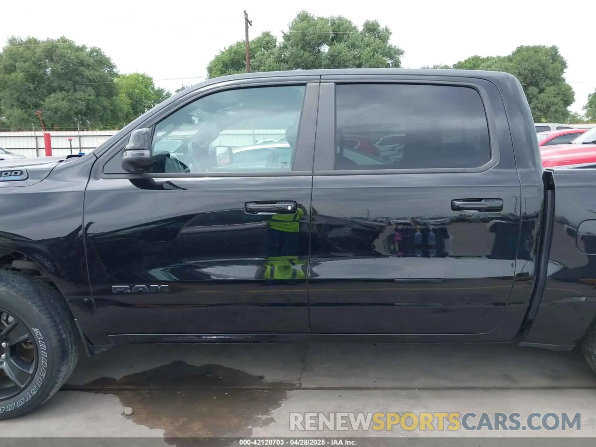 15 Photograph of a damaged car 1C6SRFFT0PN548524 RAM 1500 2023