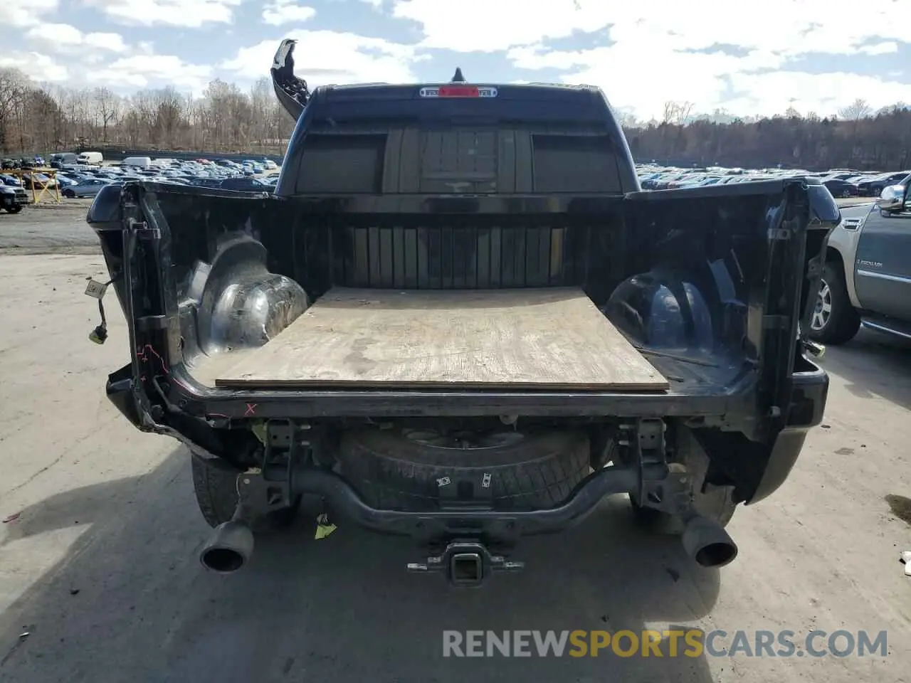 6 Photograph of a damaged car 1C6SRFFT4PN678323 RAM 1500 2023