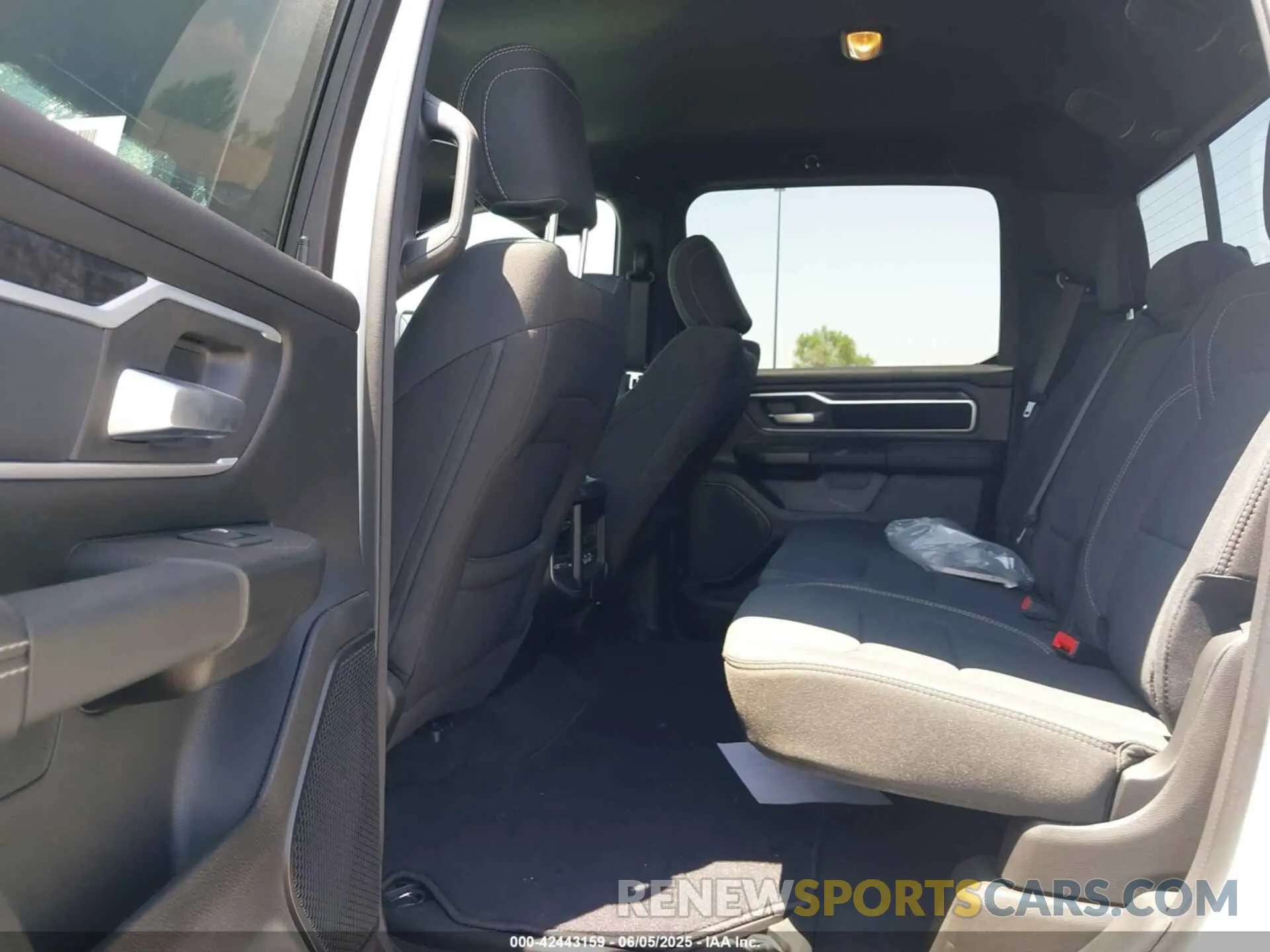 8 Photograph of a damaged car 1C6SRFFT5PN655973 RAM 1500 2023
