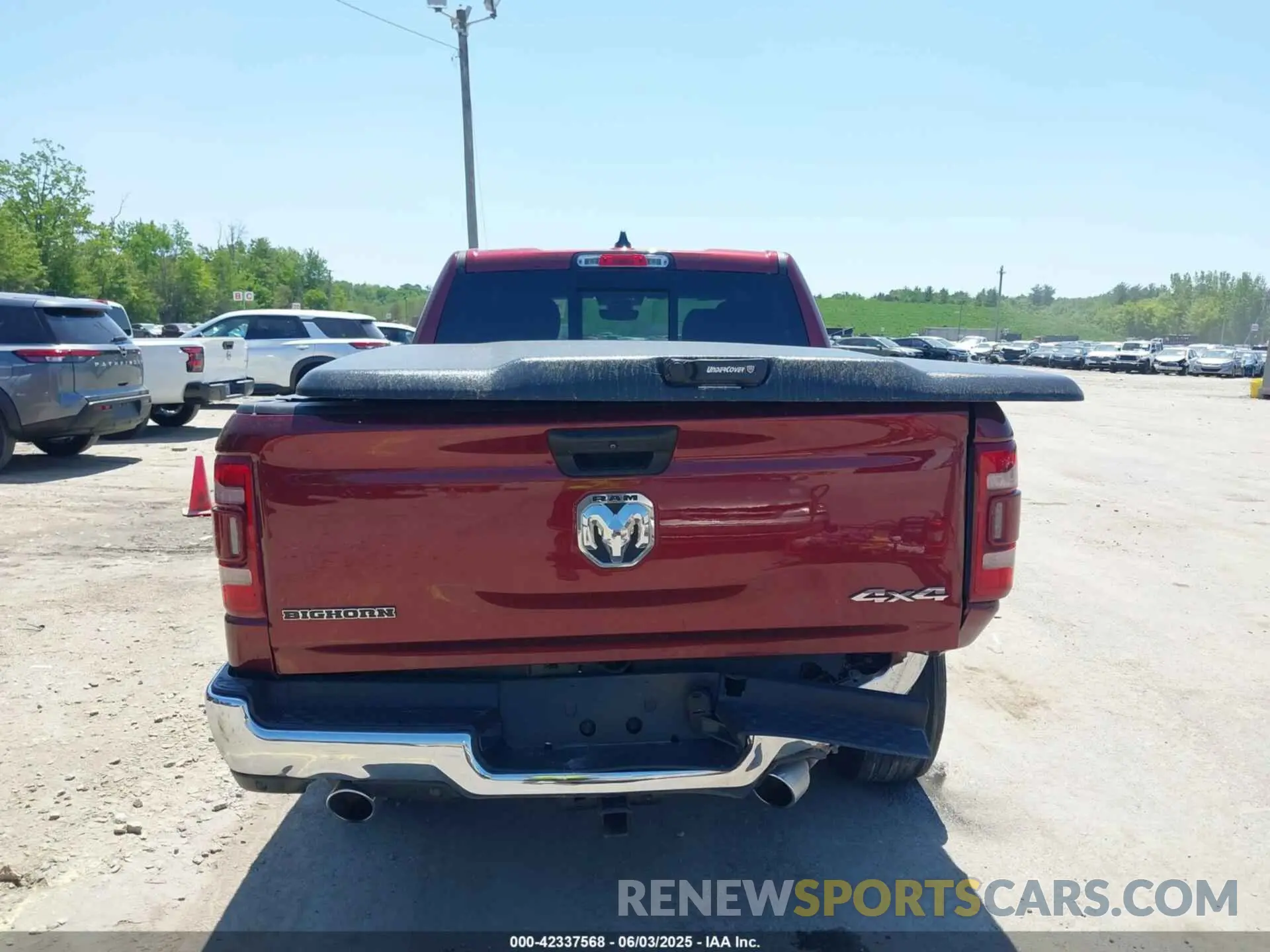 16 Photograph of a damaged car 1C6SRFFT6PN685743 RAM 1500 2023