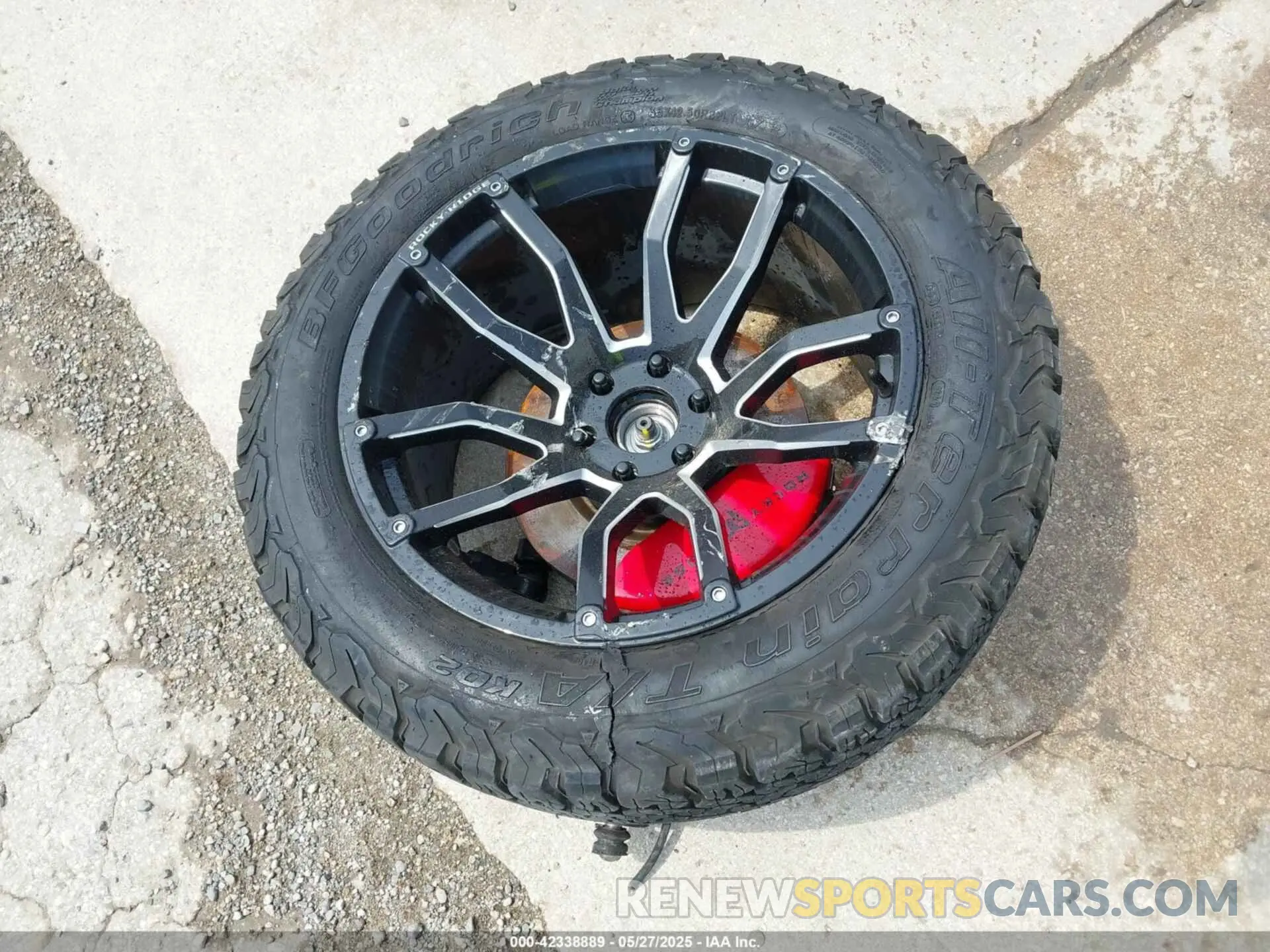 12 Photograph of a damaged car 1C6SRFFT8PN533415 RAM 1500 2023