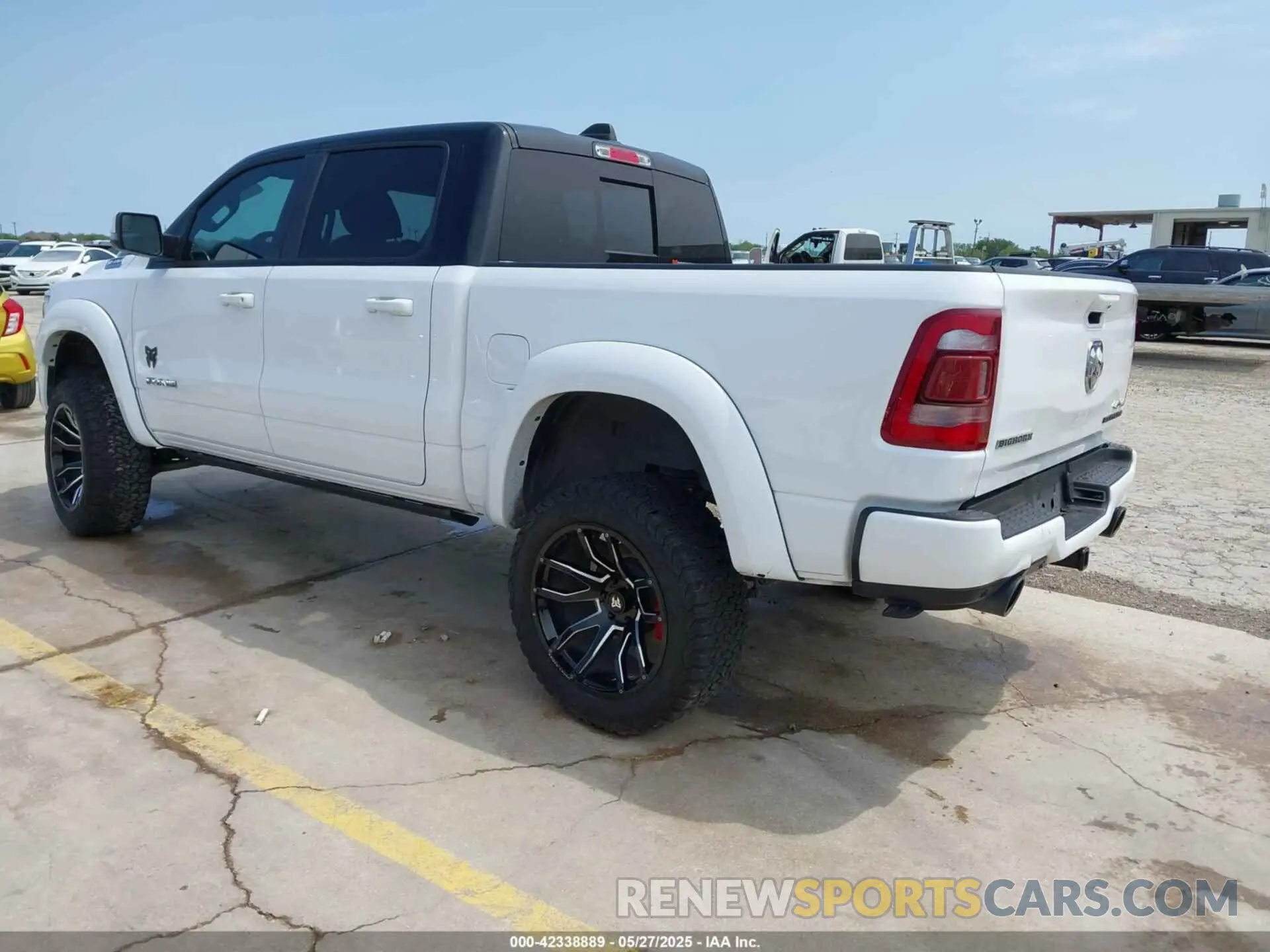 3 Photograph of a damaged car 1C6SRFFT8PN533415 RAM 1500 2023