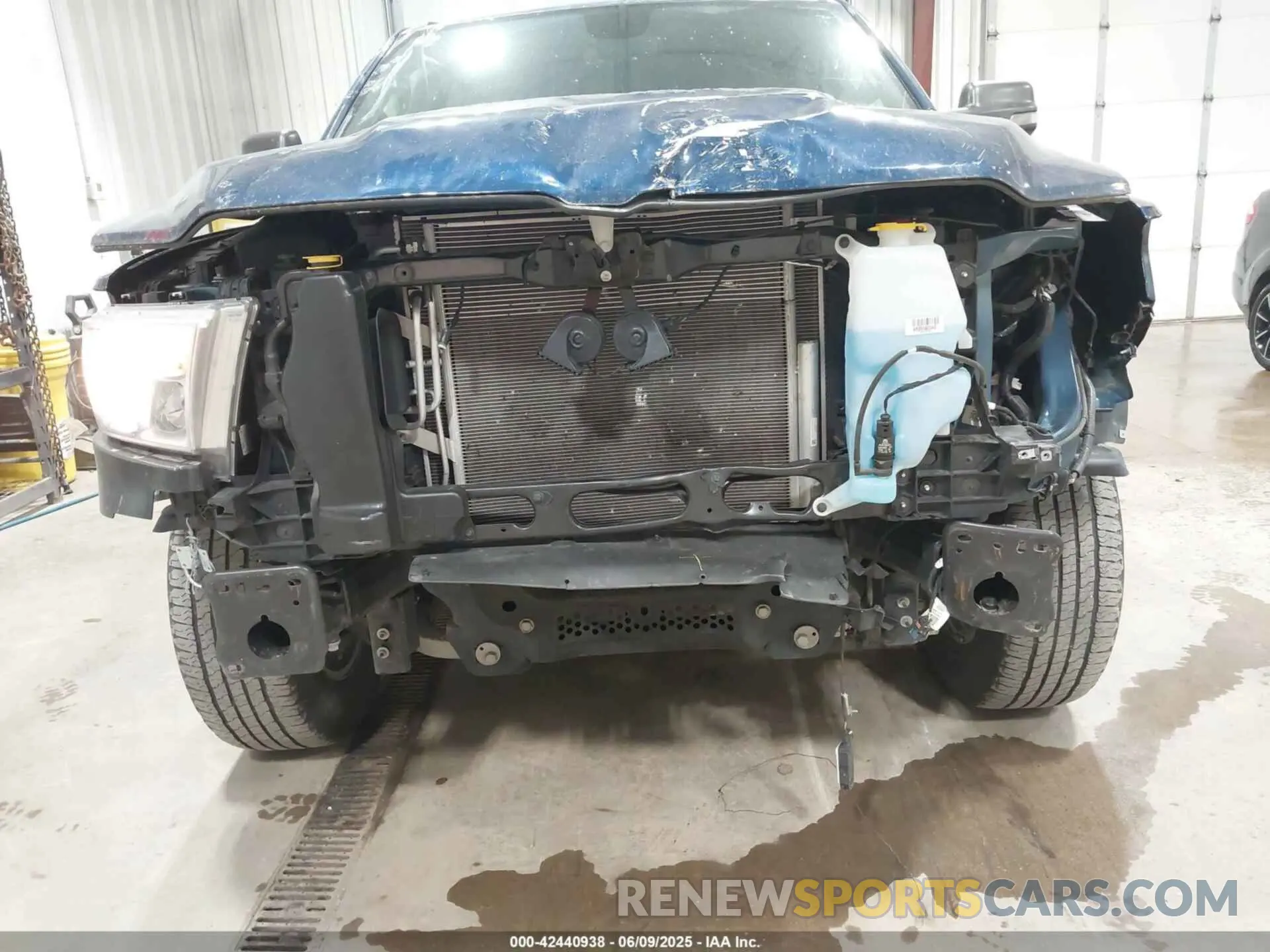 6 Photograph of a damaged car 1C6SRFFT9PN685512 RAM 1500 2023