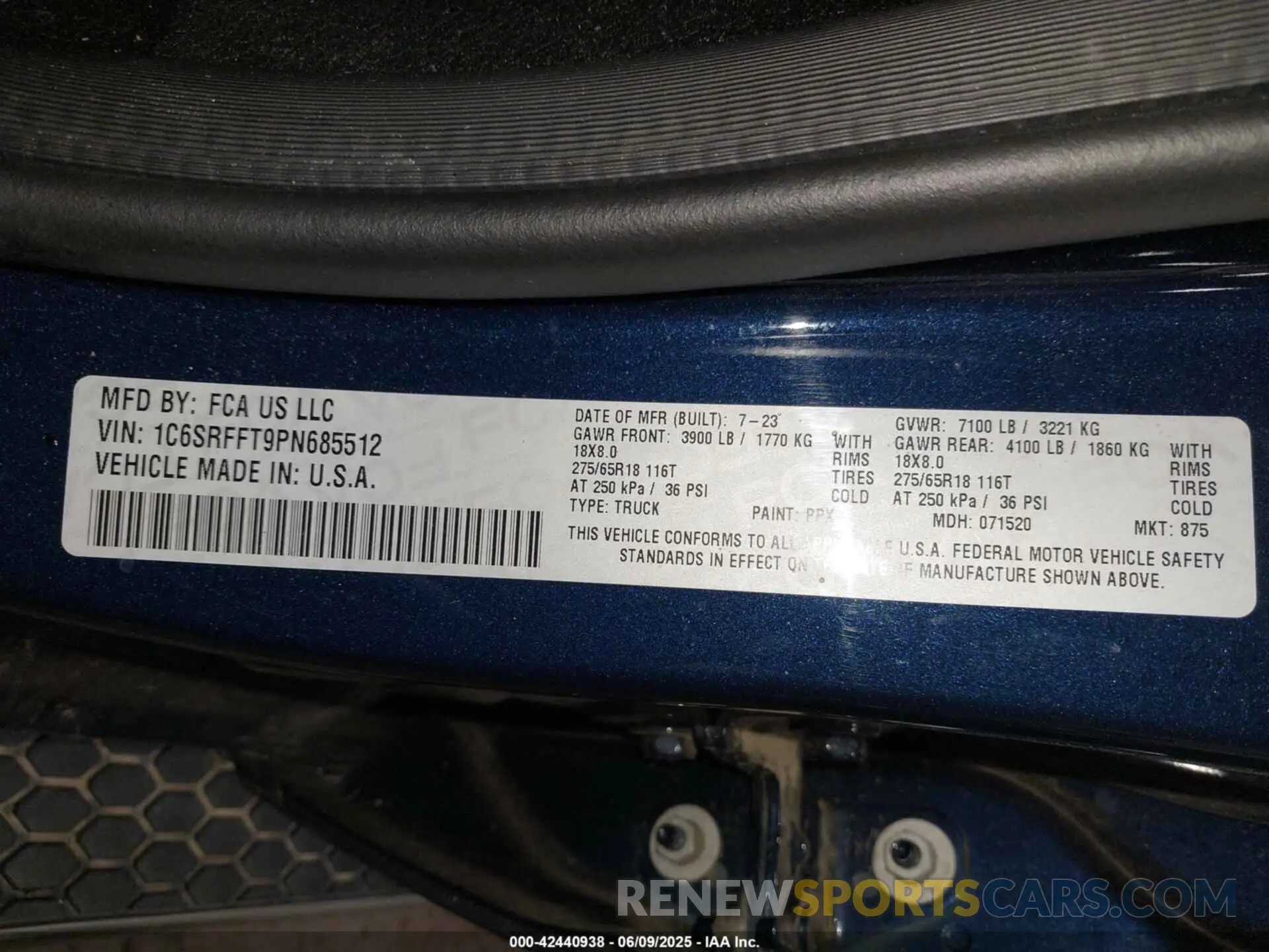 9 Photograph of a damaged car 1C6SRFFT9PN685512 RAM 1500 2023
