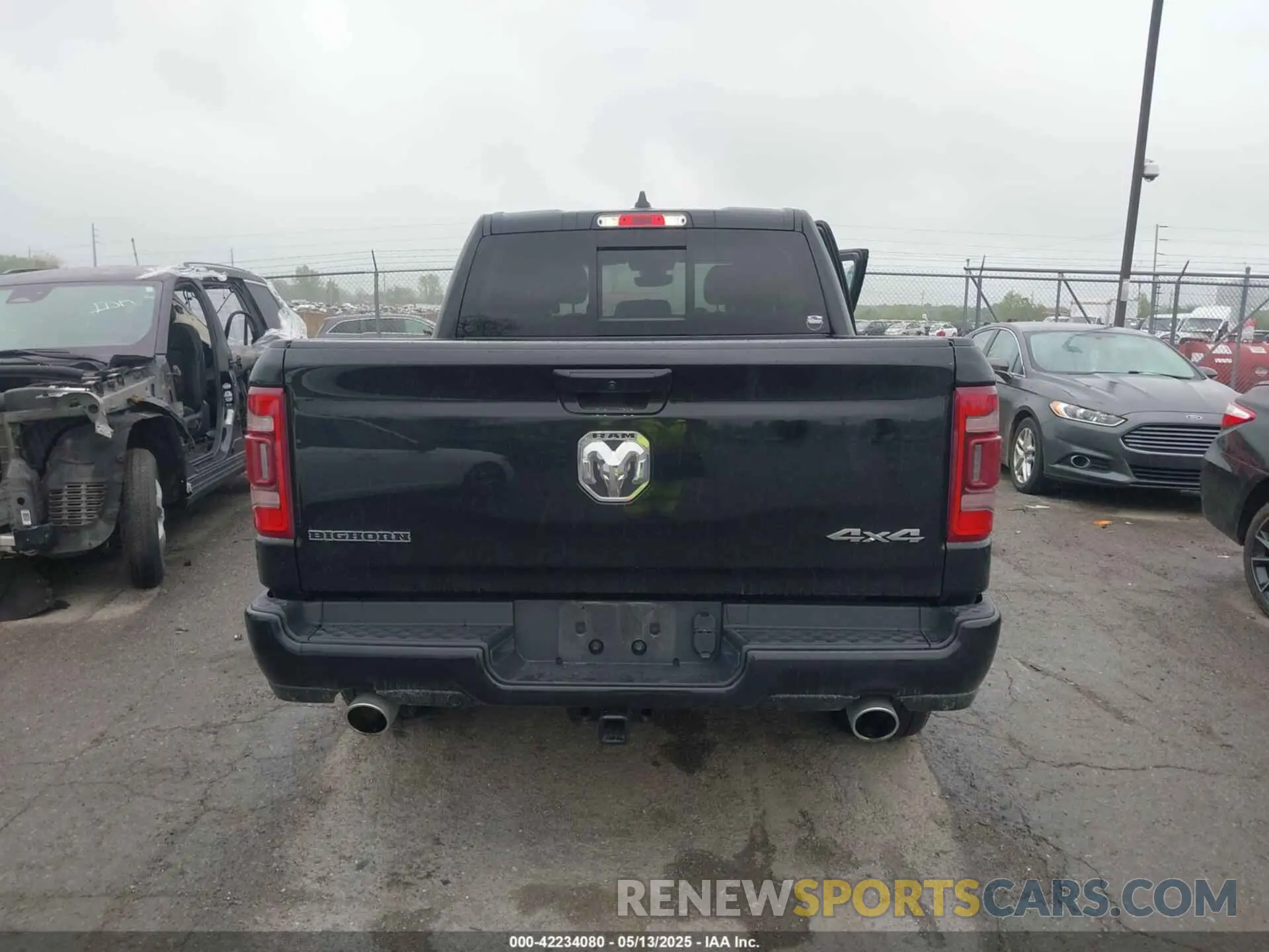 16 Photograph of a damaged car 1C6SRFFTXPN679086 RAM 1500 2023