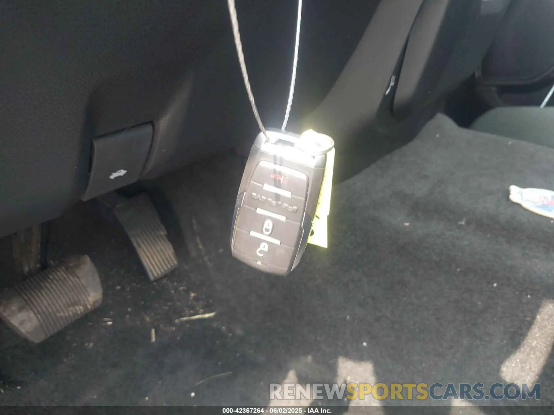 11 Photograph of a damaged car 1C6SRFGT1PN639249 RAM 1500 2023