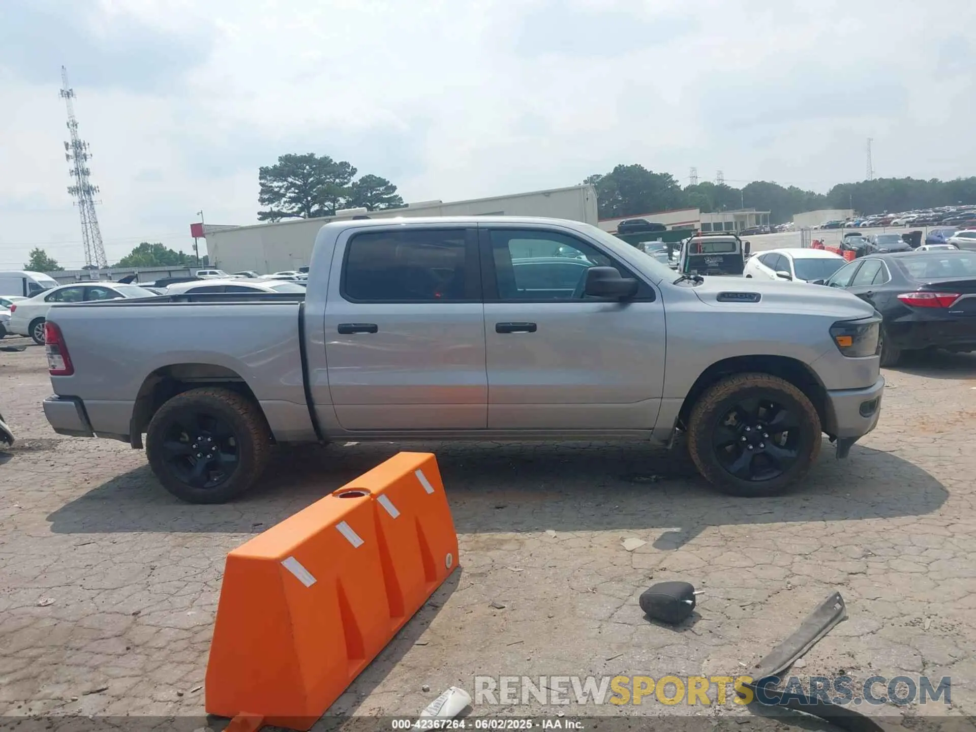 13 Photograph of a damaged car 1C6SRFGT1PN639249 RAM 1500 2023