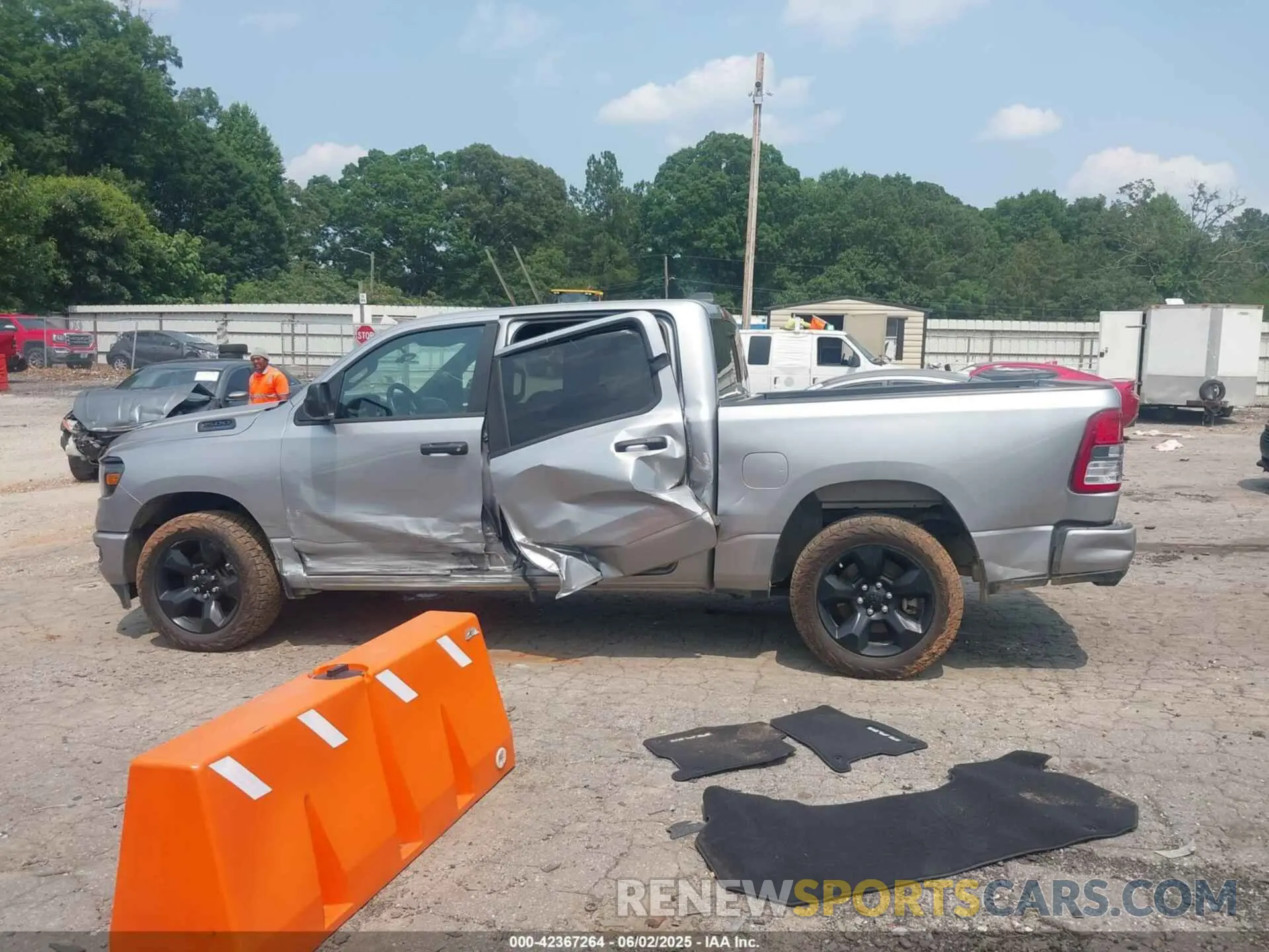 14 Photograph of a damaged car 1C6SRFGT1PN639249 RAM 1500 2023
