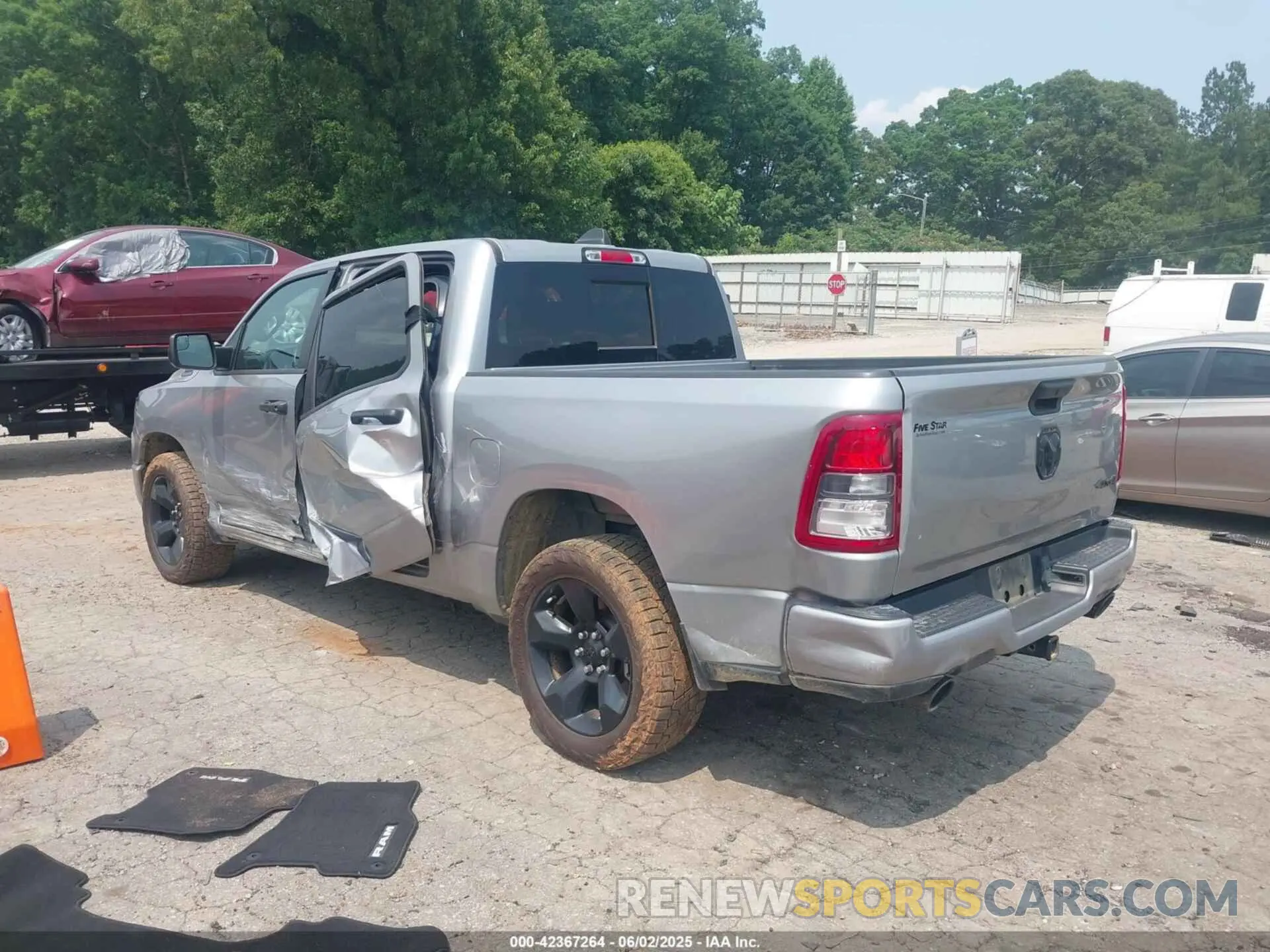 3 Photograph of a damaged car 1C6SRFGT1PN639249 RAM 1500 2023