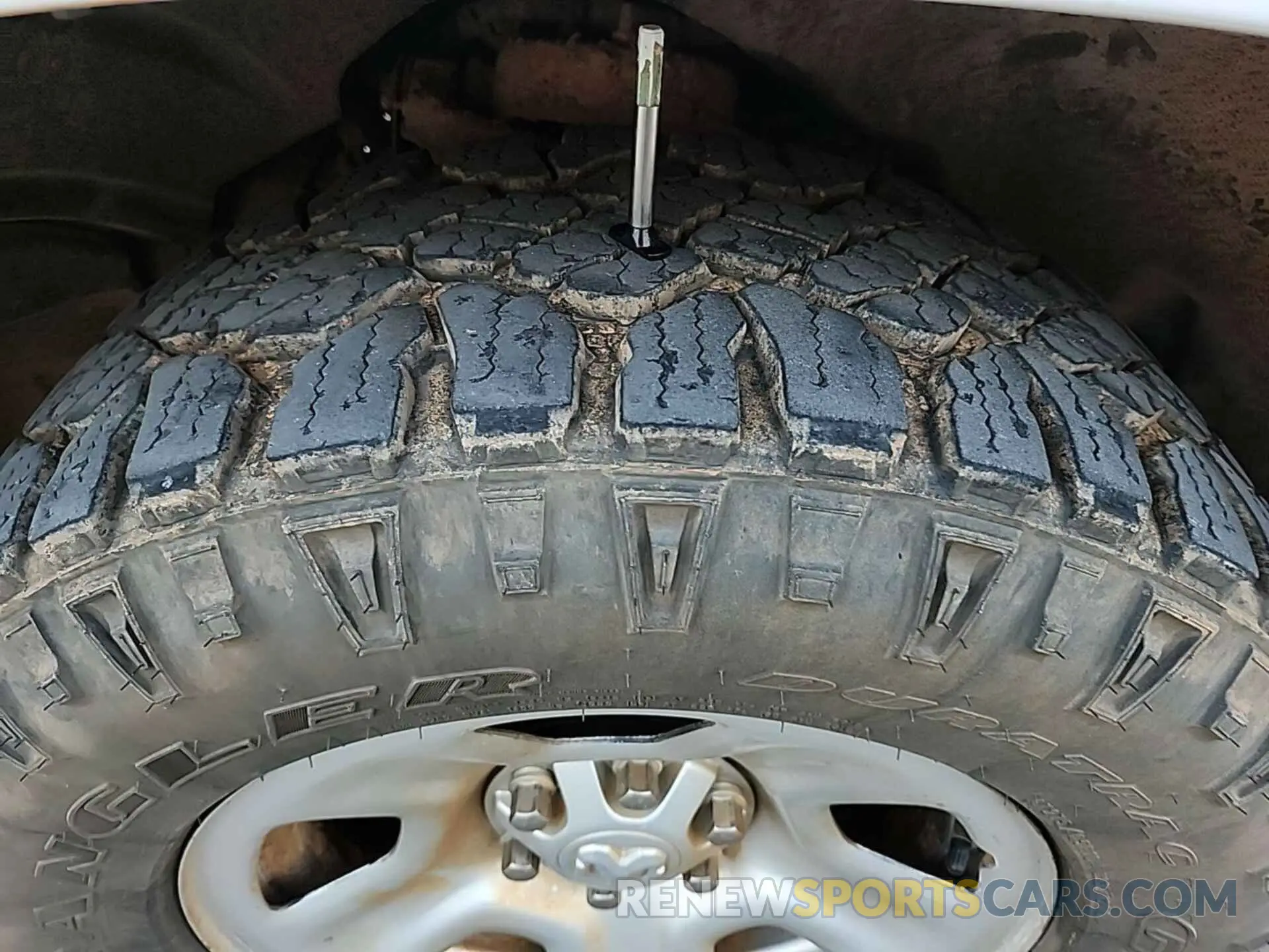18 Photograph of a damaged car 1C6SRFGT2PN560947 RAM 1500 2023