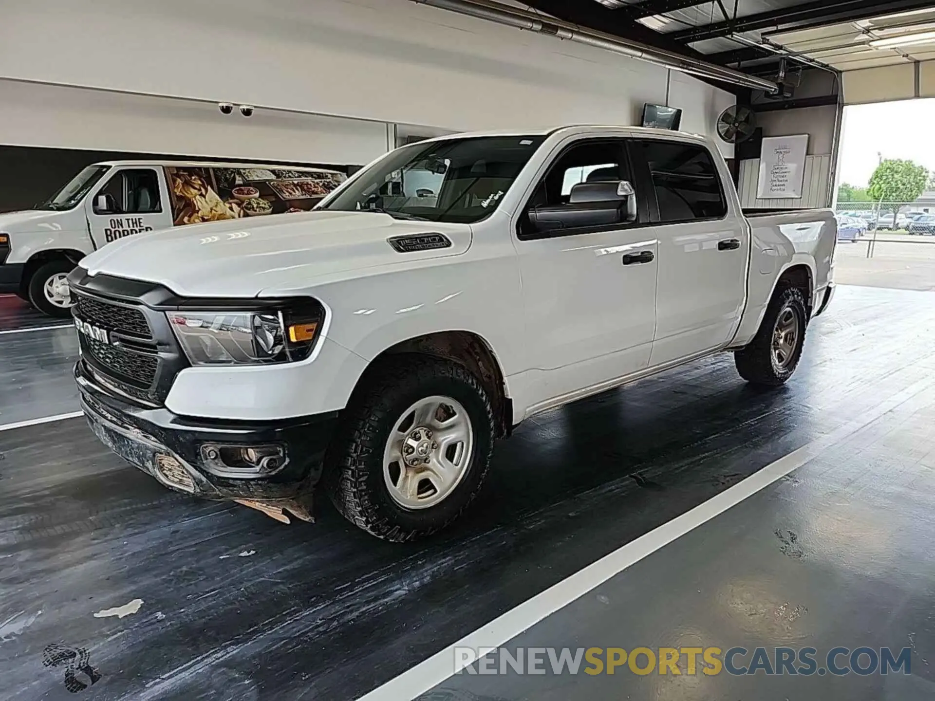 5 Photograph of a damaged car 1C6SRFGT2PN560947 RAM 1500 2023