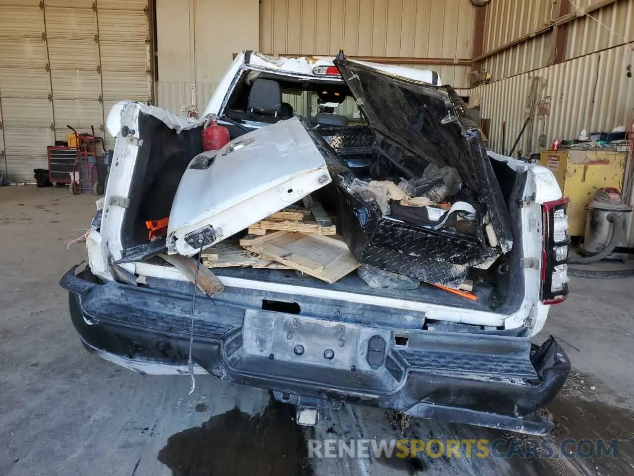 6 Photograph of a damaged car 1C6SRFGT4PN560612 RAM 1500 2023