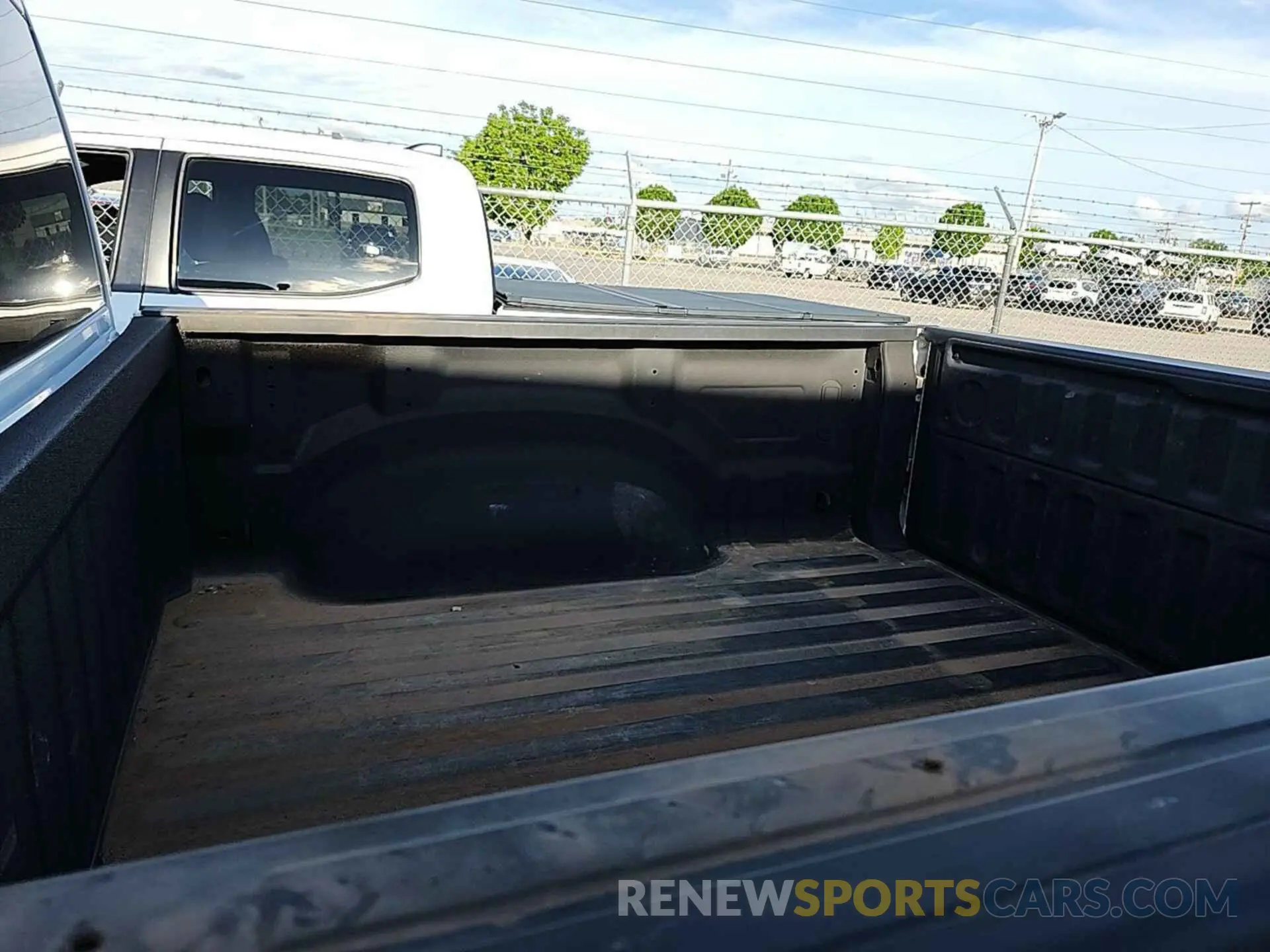 16 Photograph of a damaged car 1C6SRFGT4PN560948 RAM 1500 2023