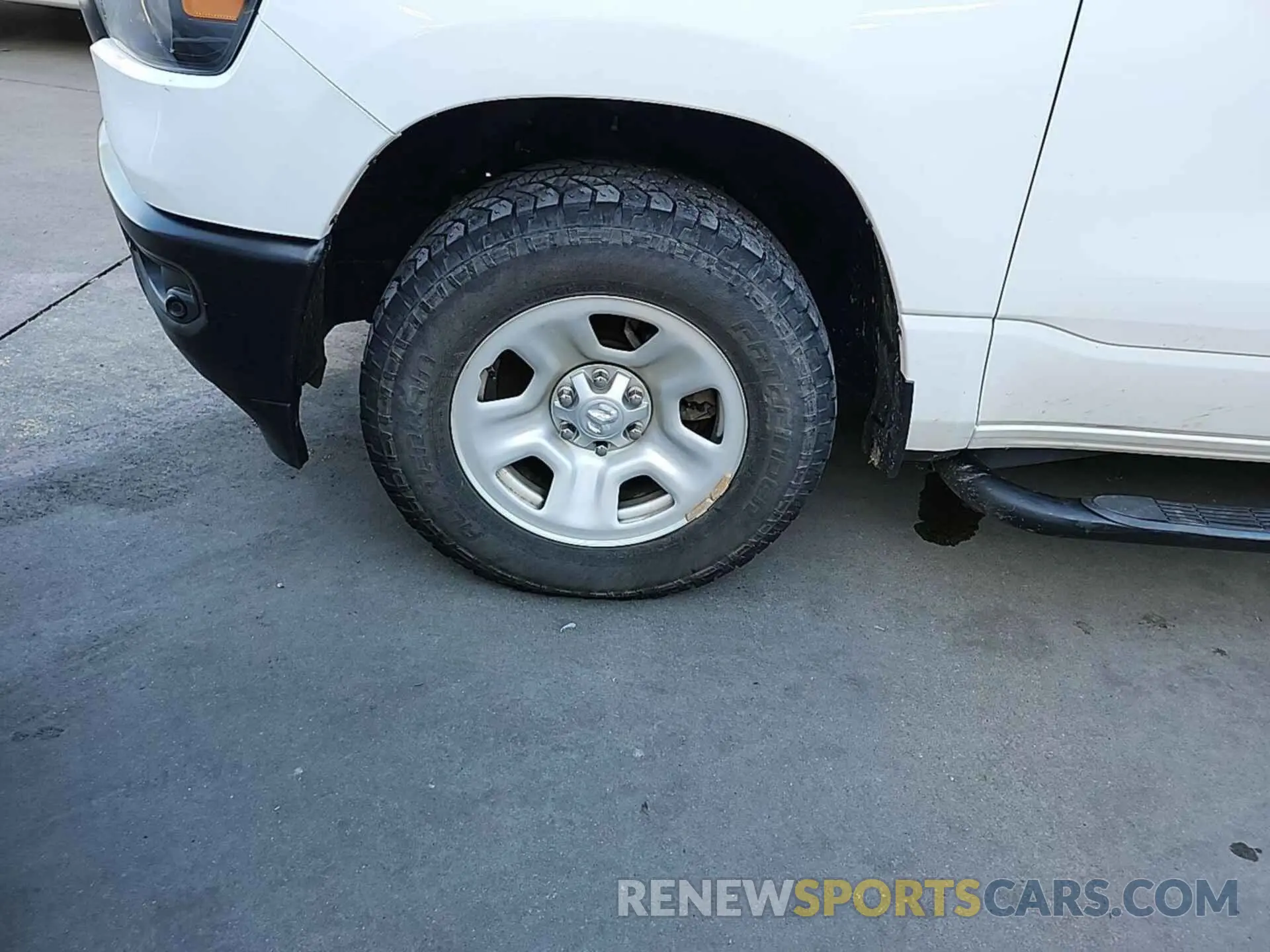 23 Photograph of a damaged car 1C6SRFGT4PN560948 RAM 1500 2023