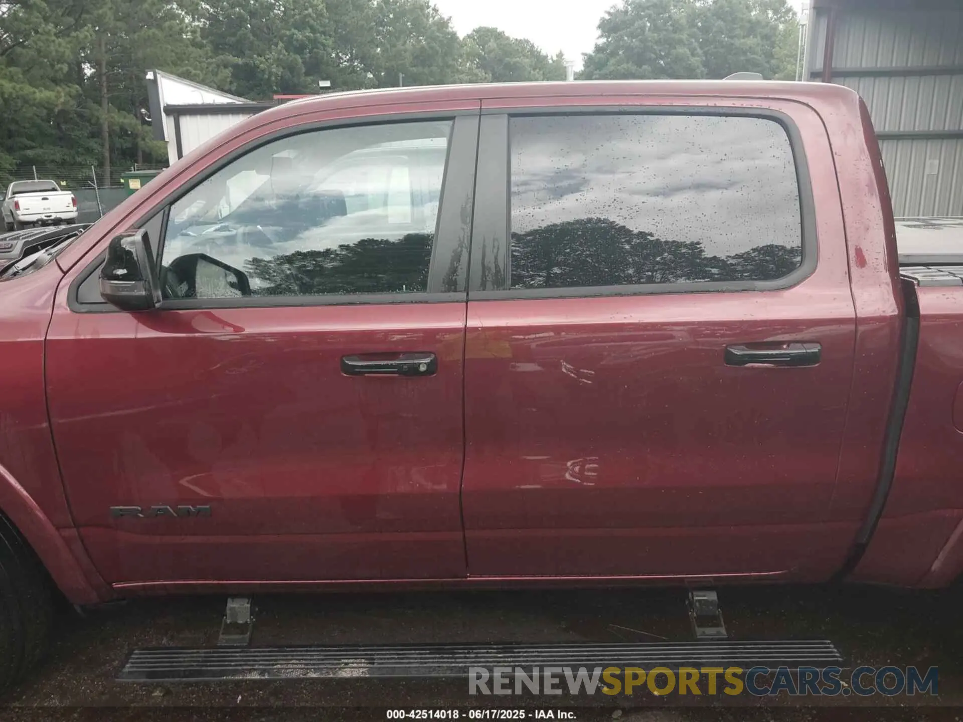 14 Photograph of a damaged car 1C6SRFHM2PN509939 RAM 1500 2023