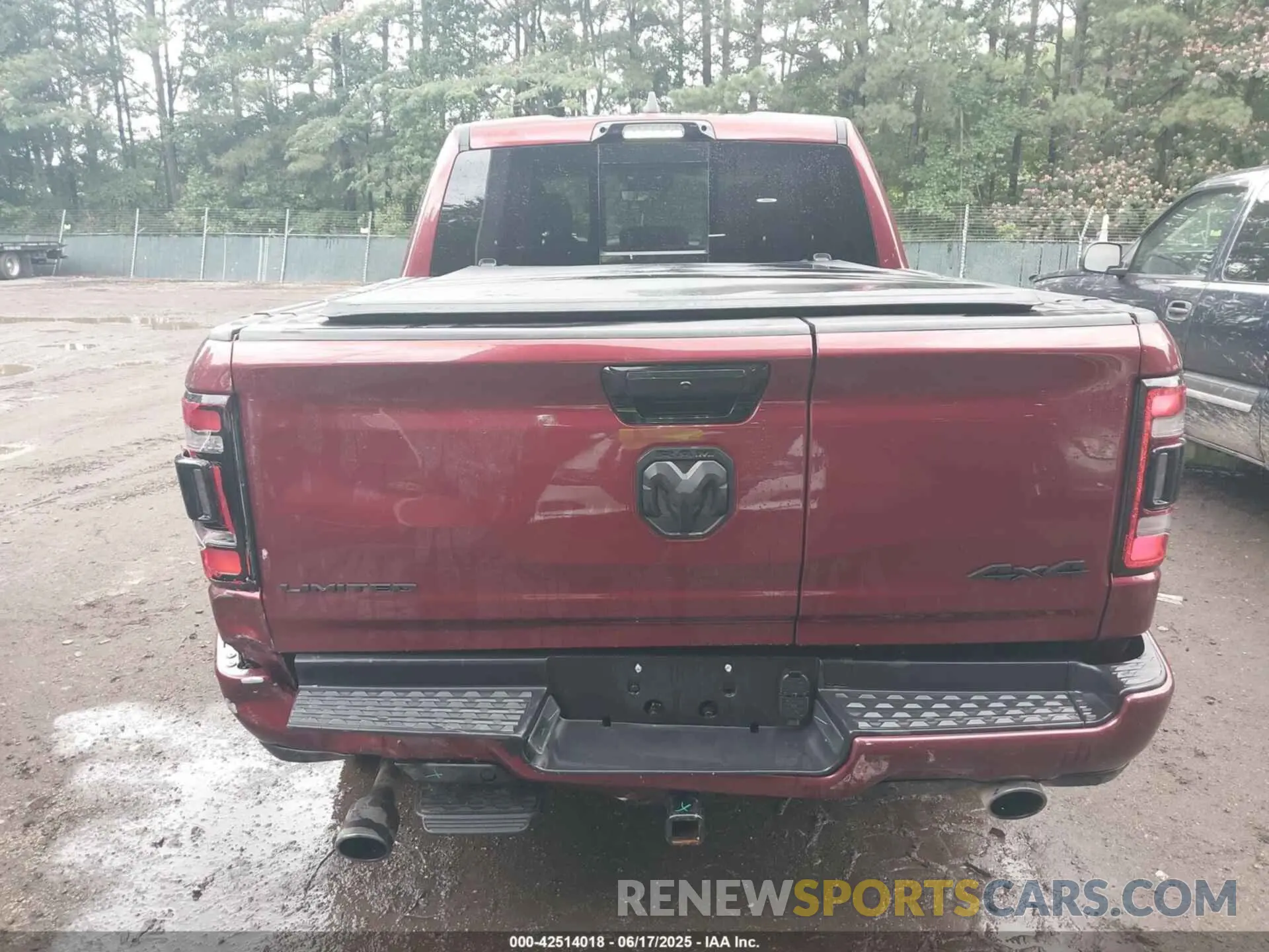 16 Photograph of a damaged car 1C6SRFHM2PN509939 RAM 1500 2023