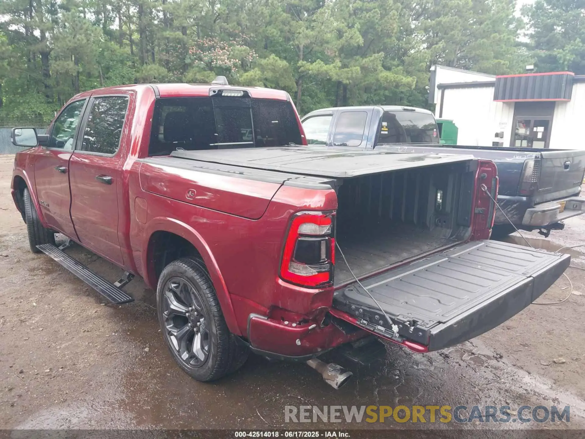 3 Photograph of a damaged car 1C6SRFHM2PN509939 RAM 1500 2023