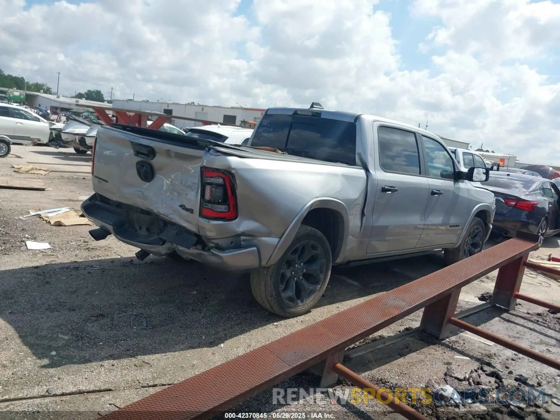 4 Photograph of a damaged car 1C6SRFHT0PN600943 RAM 1500 2023