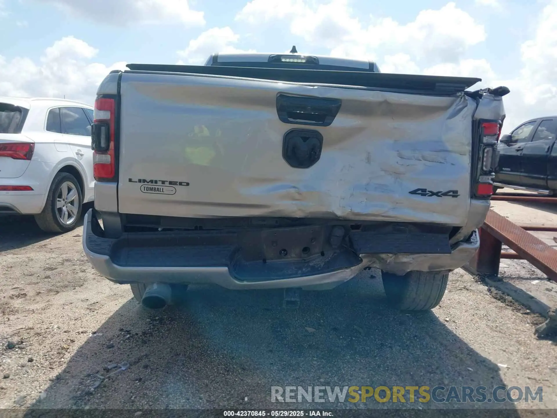 6 Photograph of a damaged car 1C6SRFHT0PN600943 RAM 1500 2023