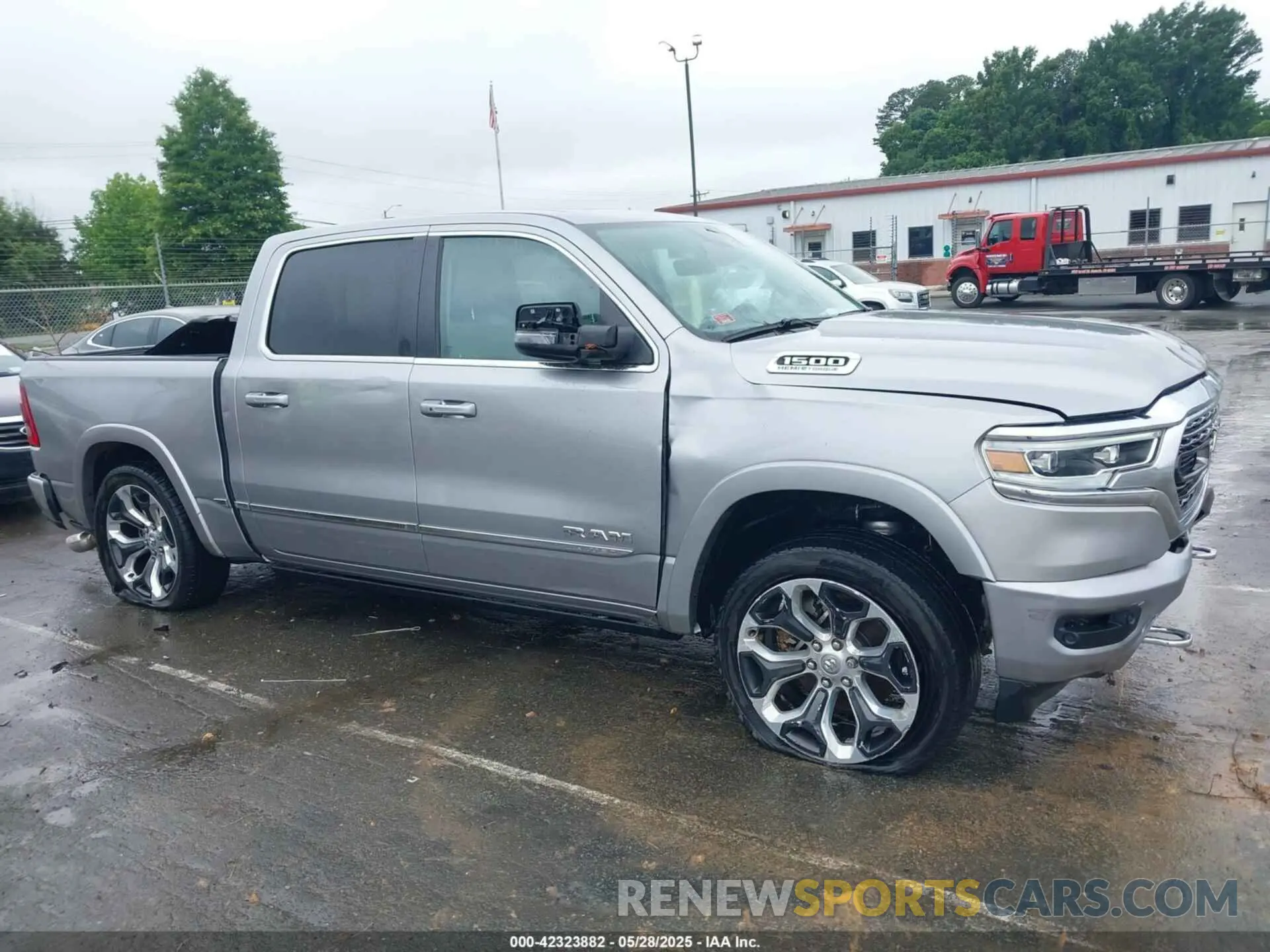 14 Photograph of a damaged car 1C6SRFHT1PN531759 RAM 1500 2023