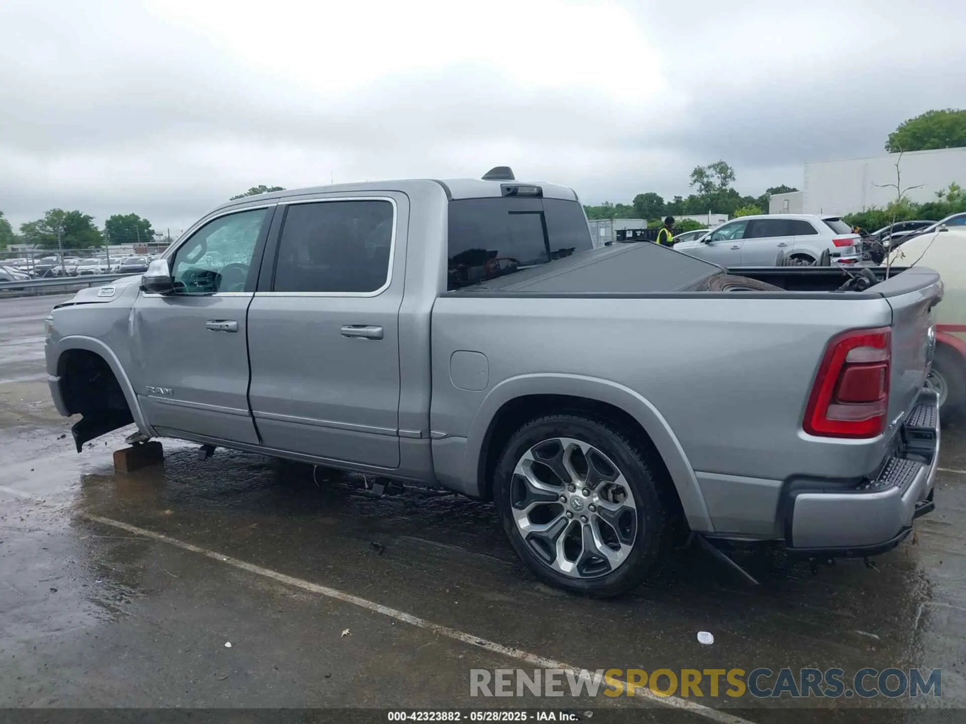 15 Photograph of a damaged car 1C6SRFHT1PN531759 RAM 1500 2023