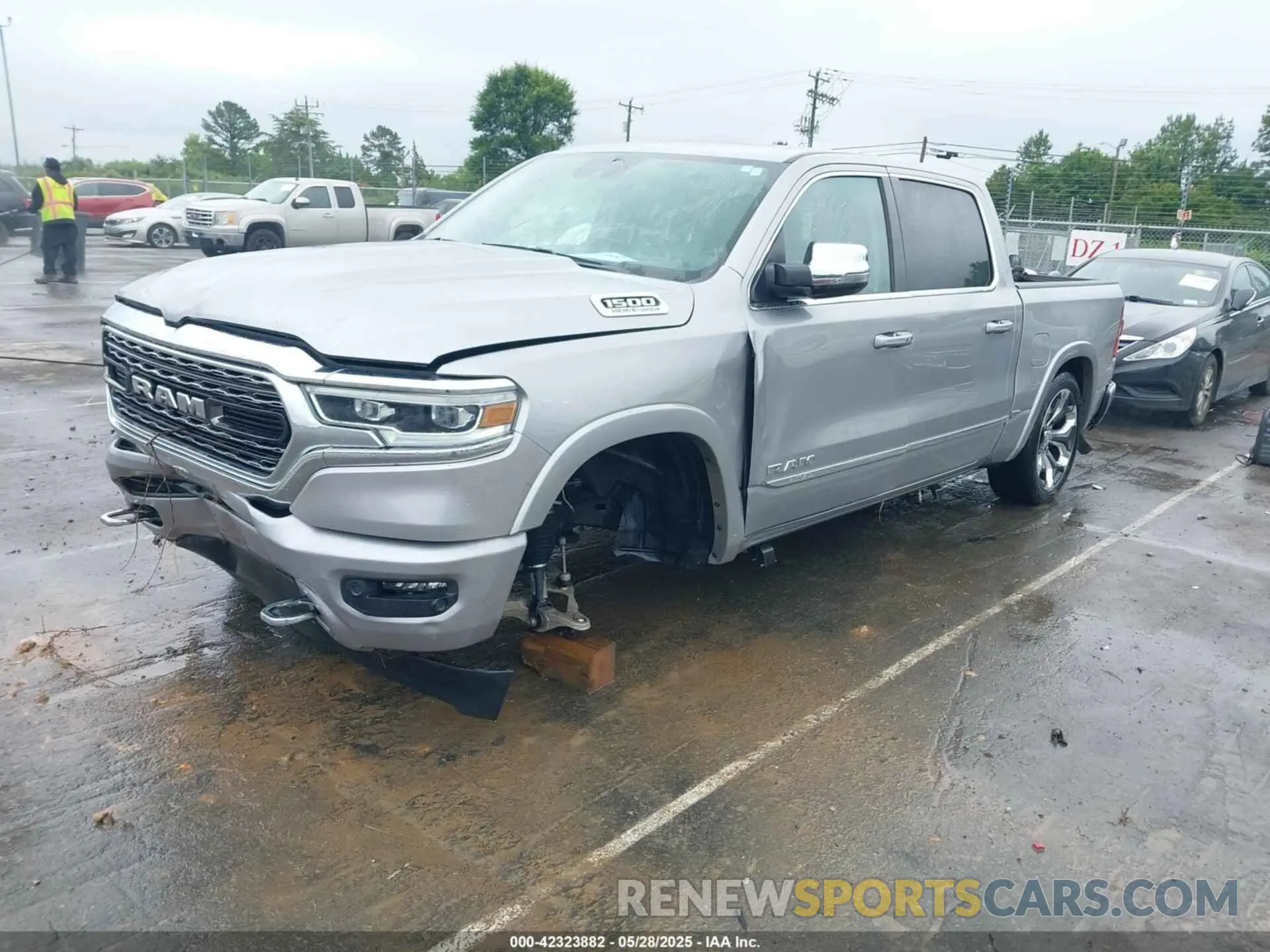 2 Photograph of a damaged car 1C6SRFHT1PN531759 RAM 1500 2023