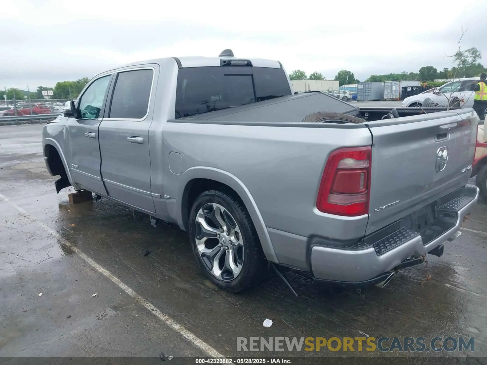 3 Photograph of a damaged car 1C6SRFHT1PN531759 RAM 1500 2023