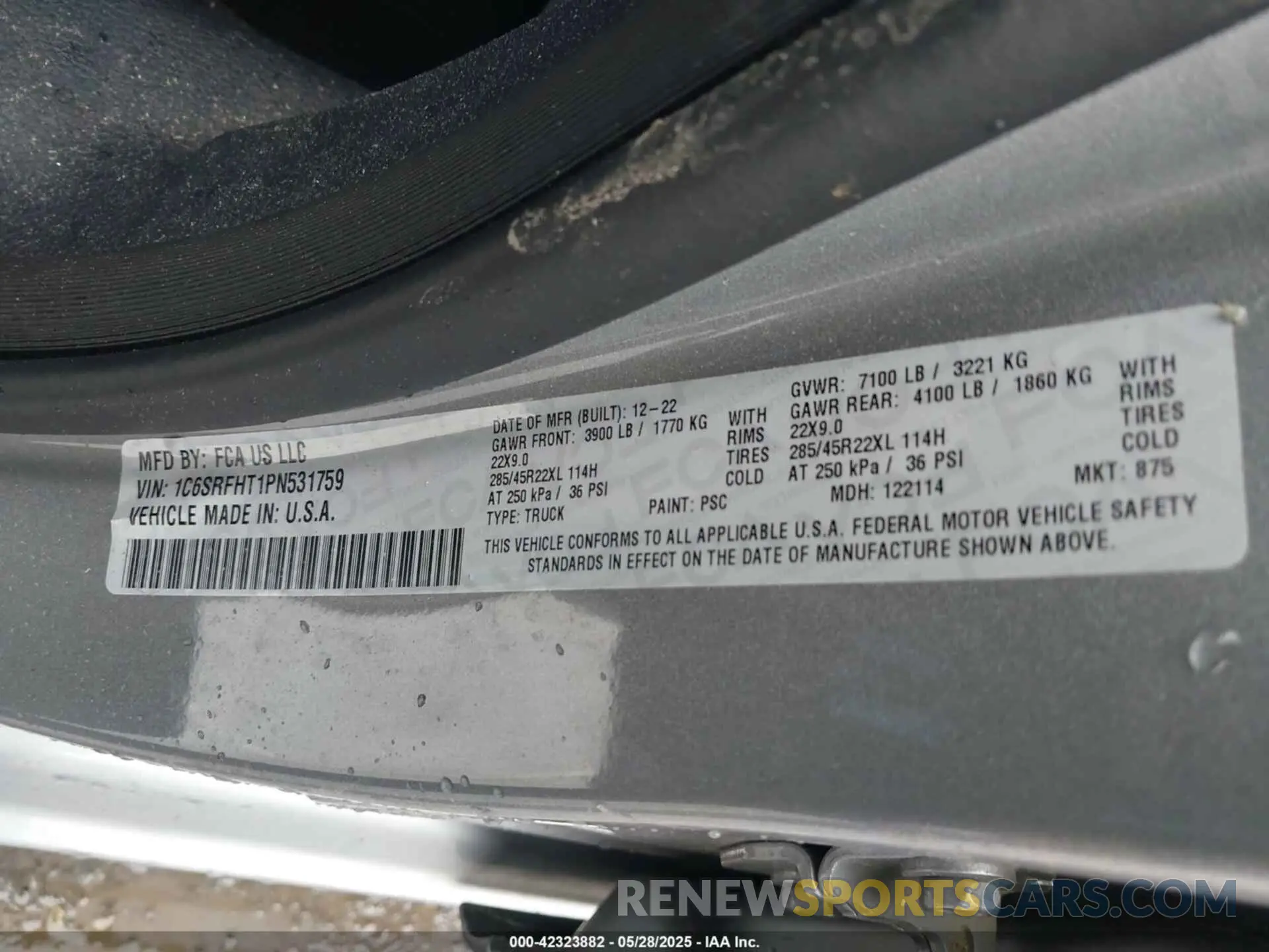 9 Photograph of a damaged car 1C6SRFHT1PN531759 RAM 1500 2023