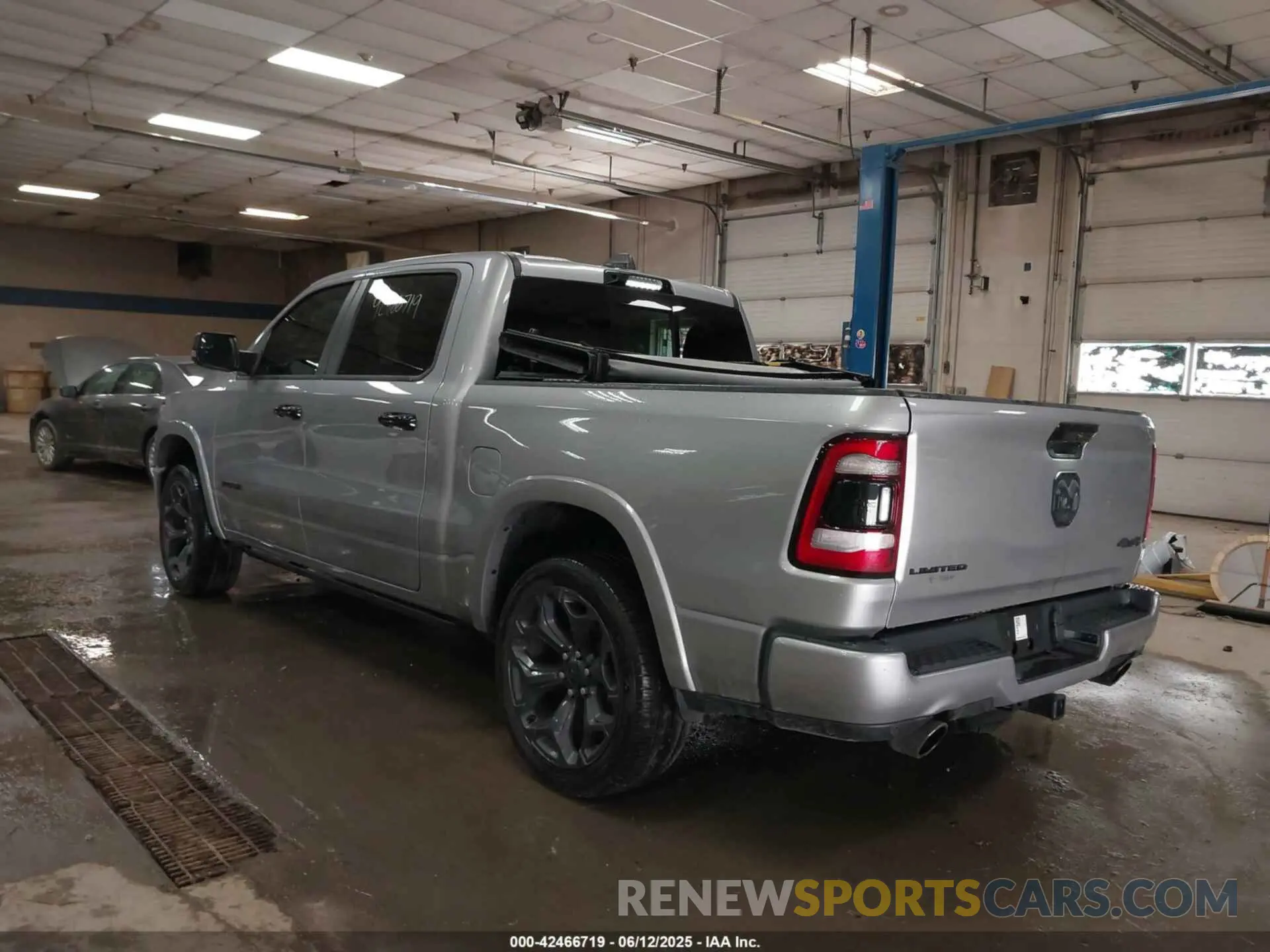 3 Photograph of a damaged car 1C6SRFHT1PN639153 RAM 1500 2023
