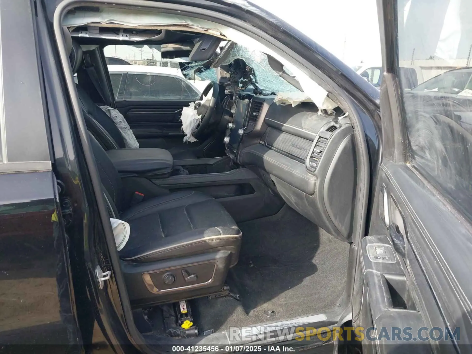 5 Photograph of a damaged car 1C6SRFHT8PN634838 RAM 1500 2023