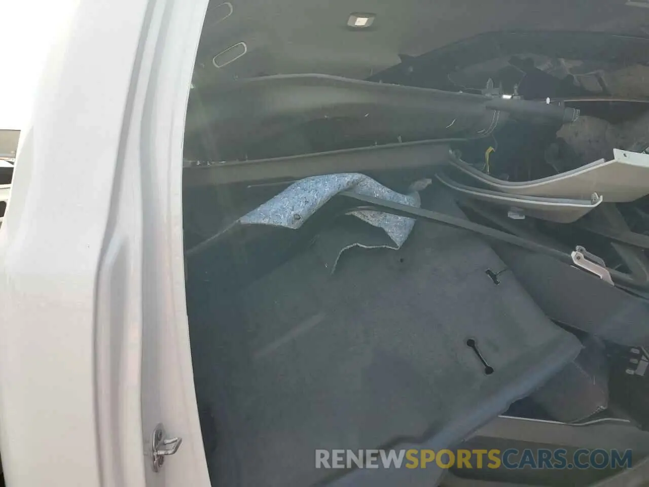 10 Photograph of a damaged car 1C6SRFJM9PN556833 RAM 1500 2023