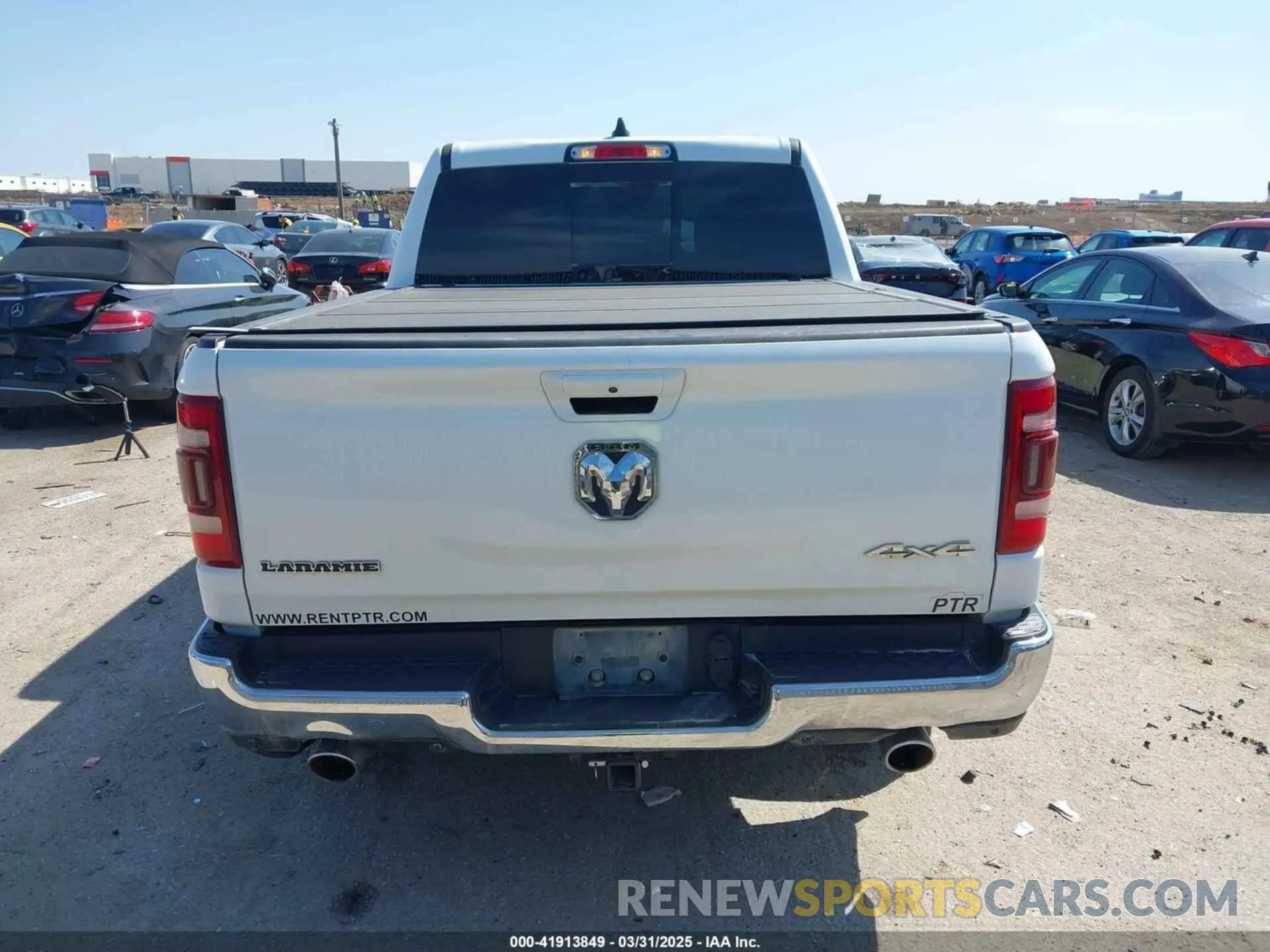 16 Photograph of a damaged car 1C6SRFJT0PN508550 RAM 1500 2023