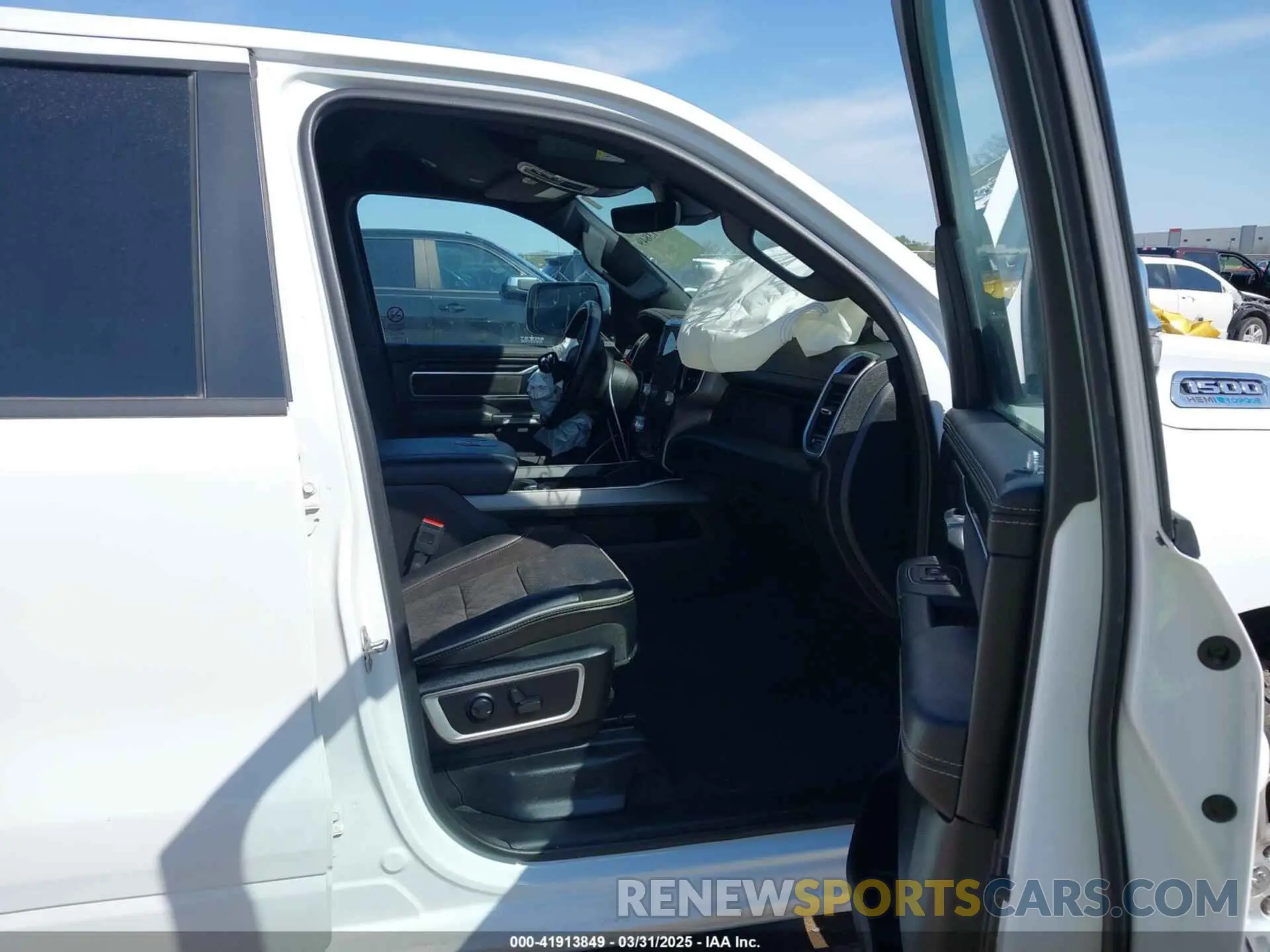 5 Photograph of a damaged car 1C6SRFJT0PN508550 RAM 1500 2023