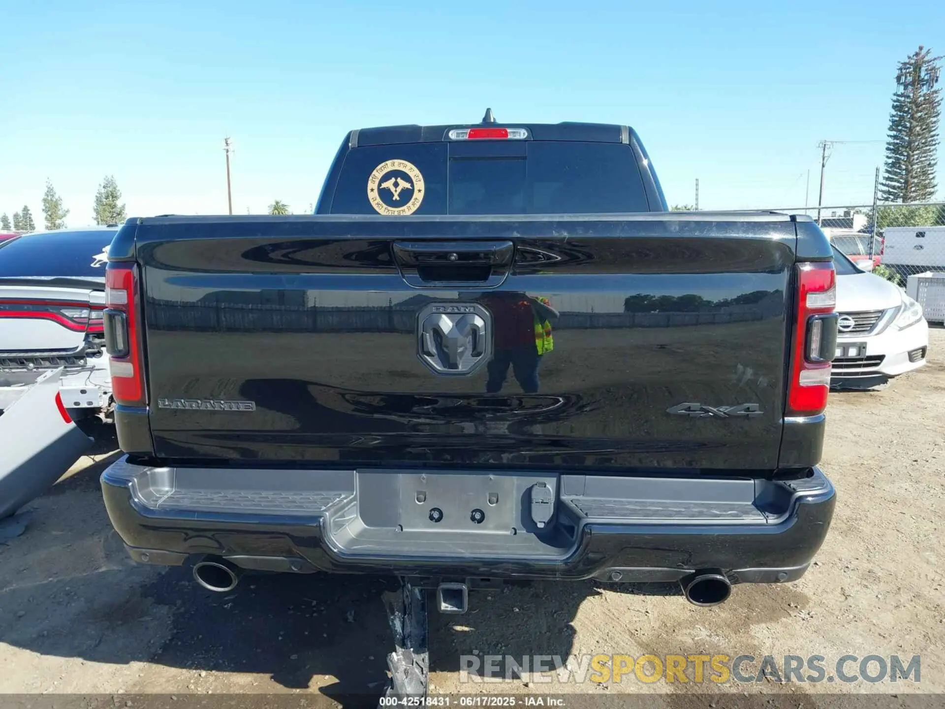 16 Photograph of a damaged car 1C6SRFJT2PN547835 RAM 1500 2023