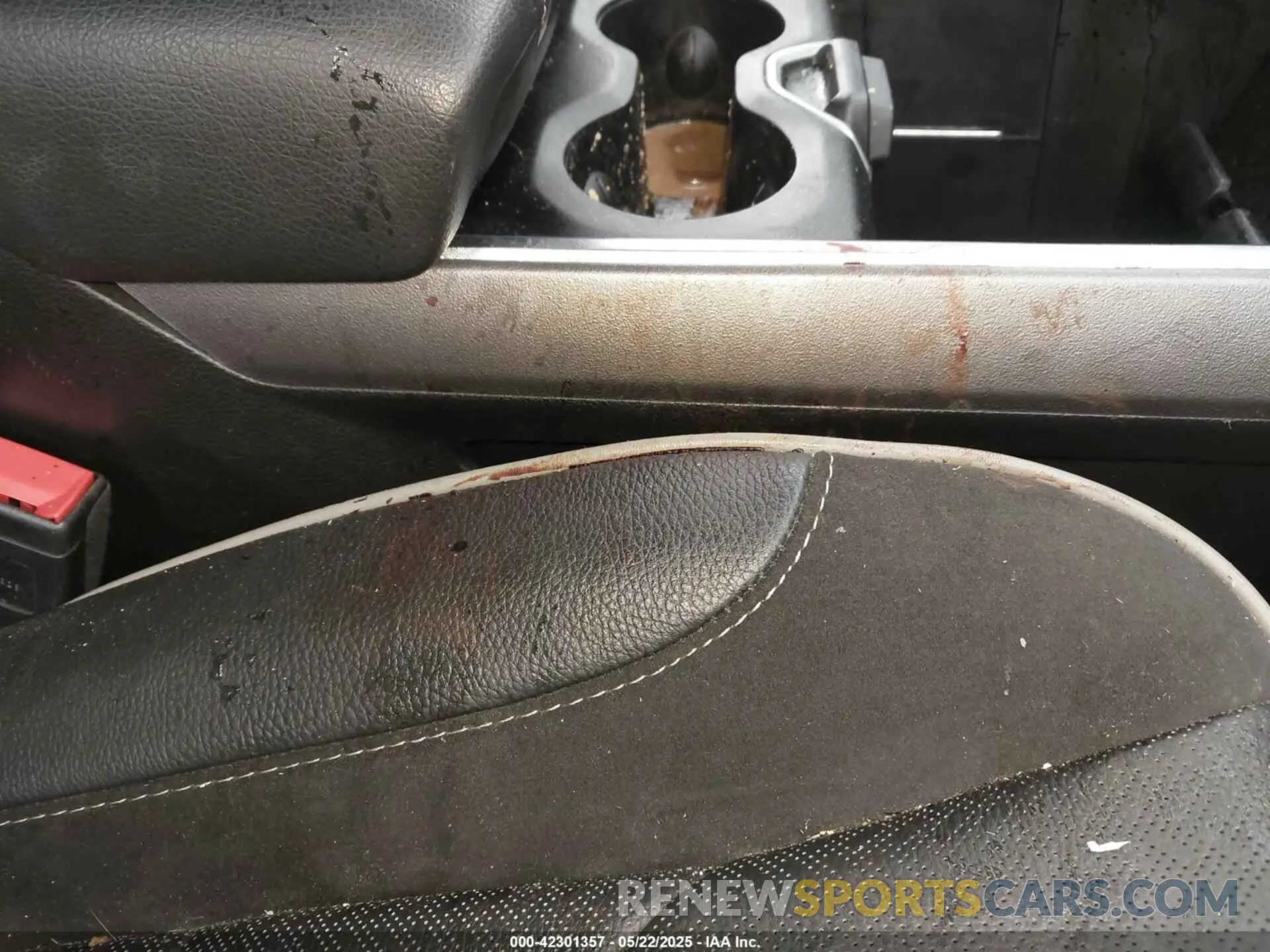 14 Photograph of a damaged car 1C6SRFJT2PN588238 RAM 1500 2023