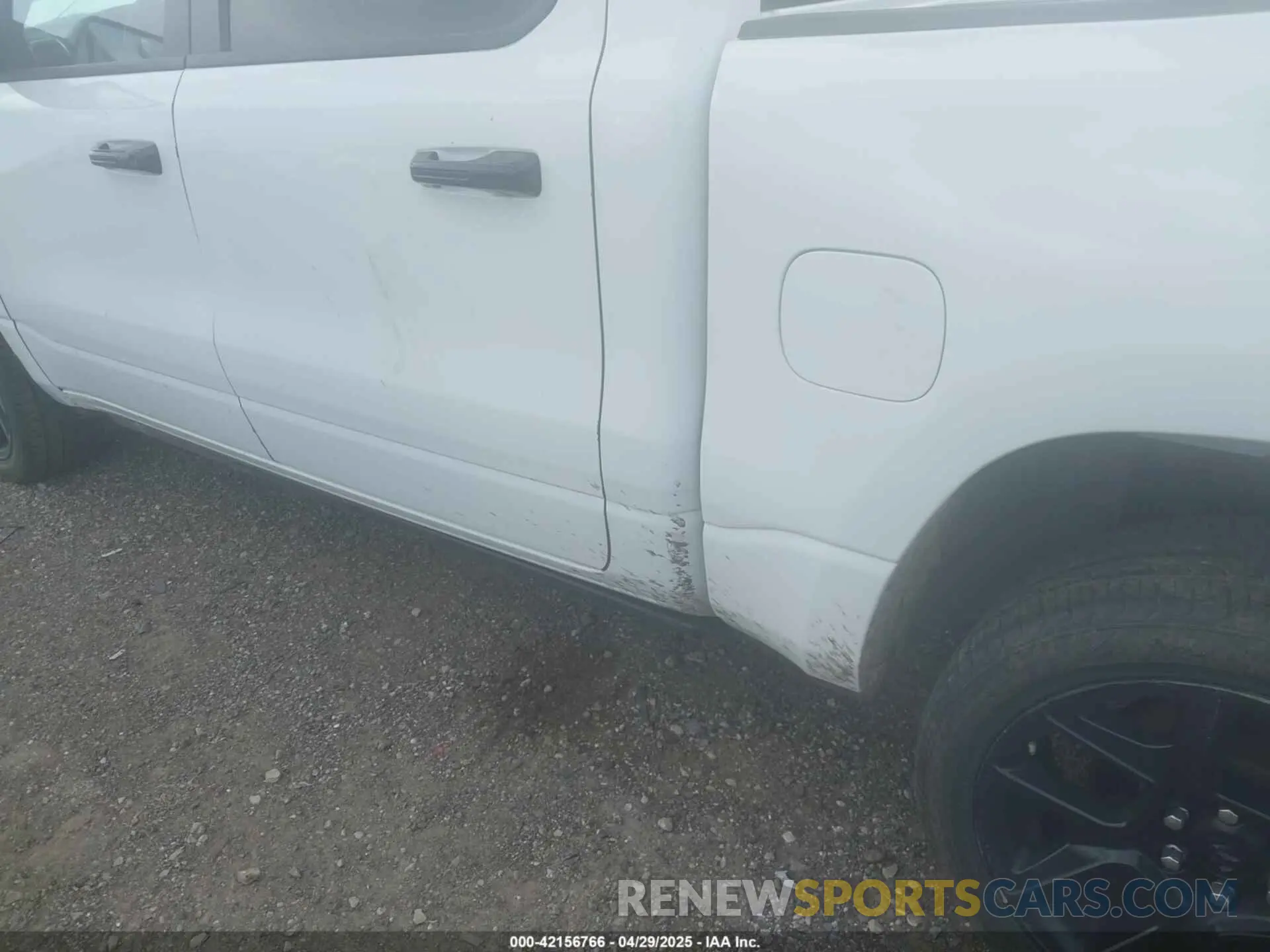 6 Photograph of a damaged car 1C6SRFJT3PN541901 RAM 1500 2023