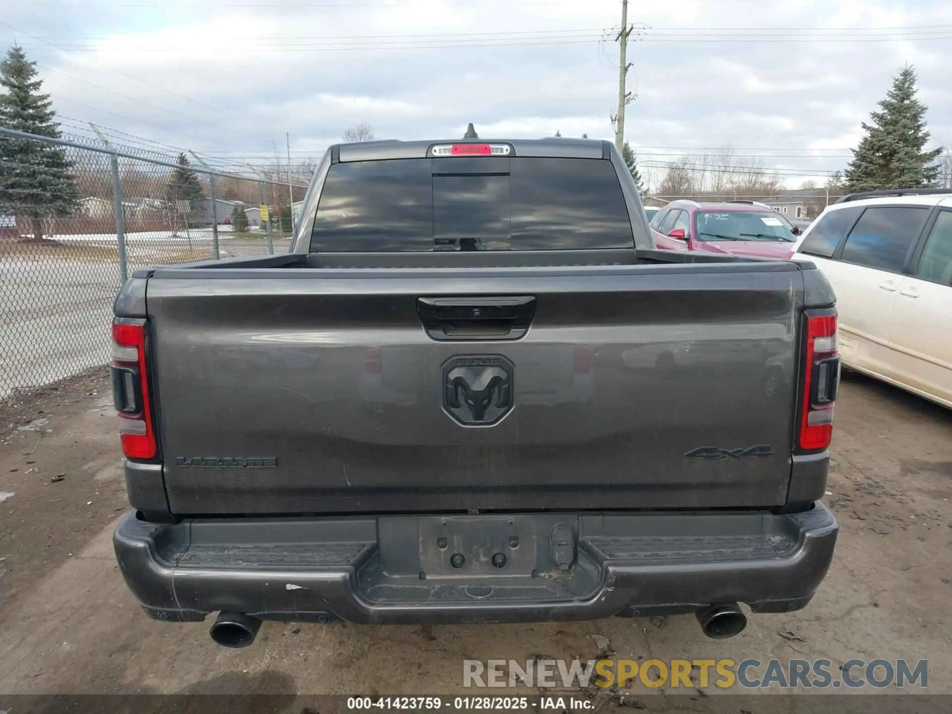 16 Photograph of a damaged car 1C6SRFJT3PN573439 RAM 1500 2023