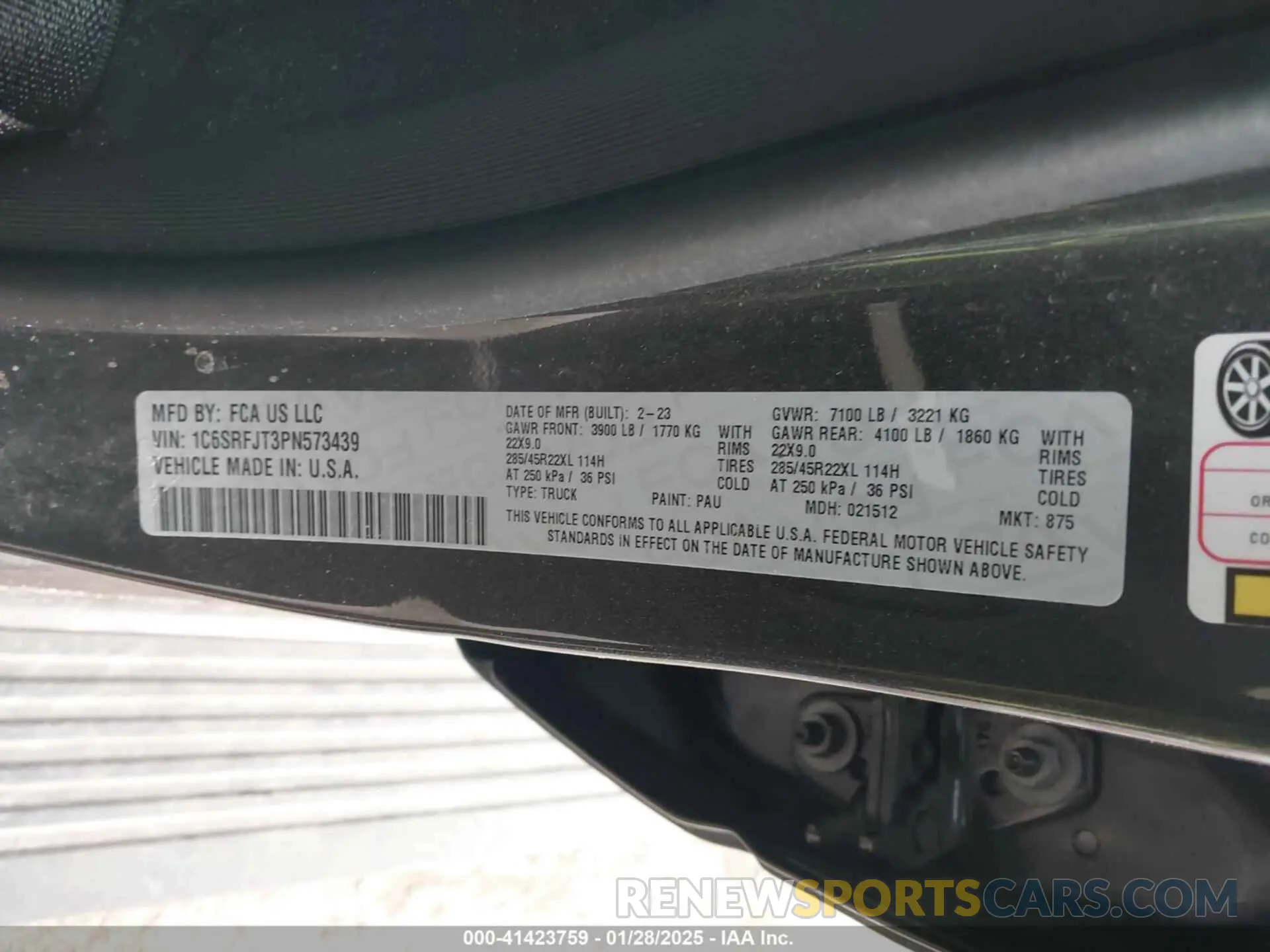 9 Photograph of a damaged car 1C6SRFJT3PN573439 RAM 1500 2023