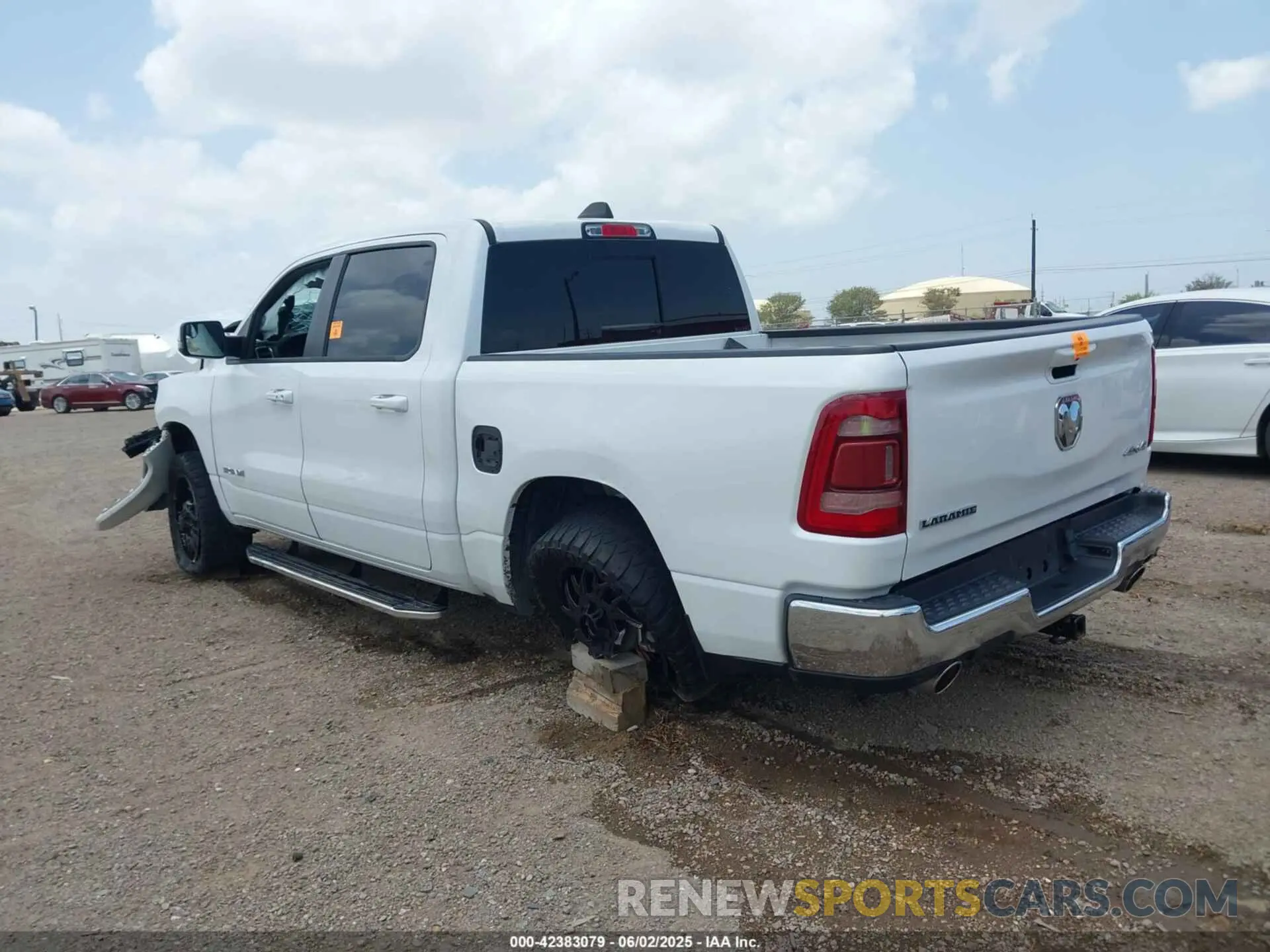 3 Photograph of a damaged car 1C6SRFJT3PN582111 RAM 1500 2023