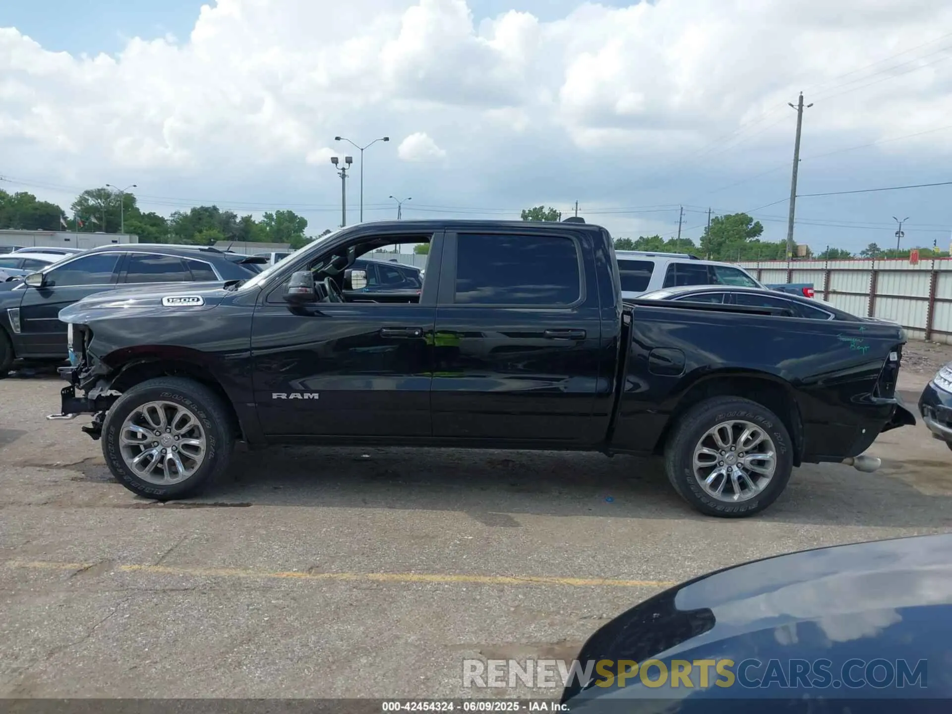 15 Photograph of a damaged car 1C6SRFJT4PN519499 RAM 1500 2023