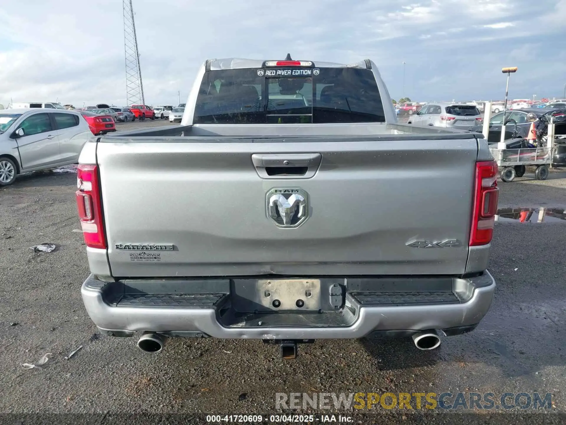 16 Photograph of a damaged car 1C6SRFJT6PN576366 RAM 1500 2023