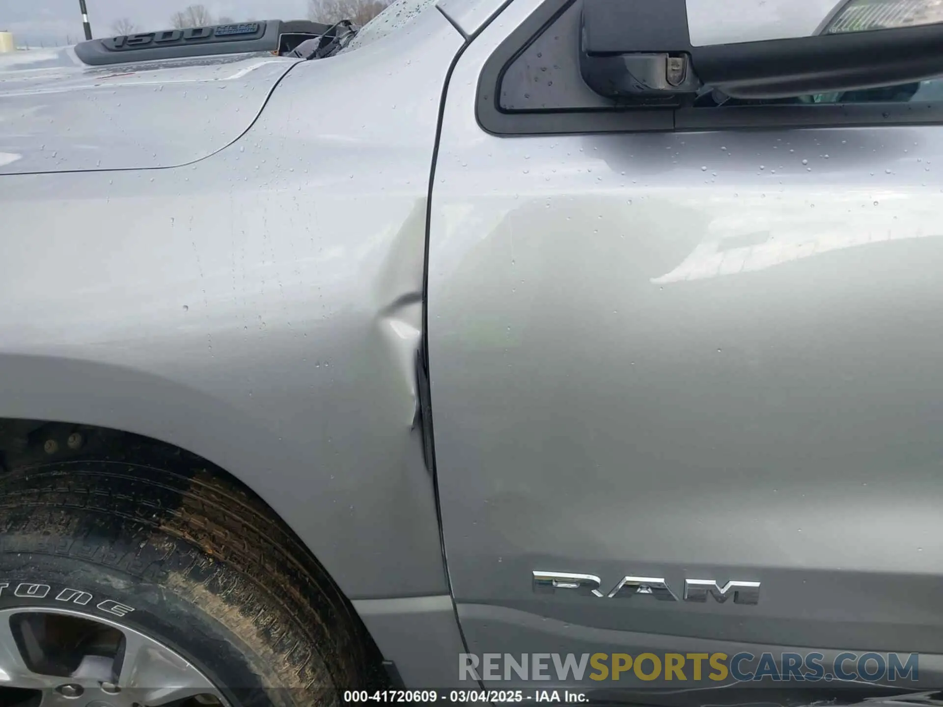 19 Photograph of a damaged car 1C6SRFJT6PN576366 RAM 1500 2023