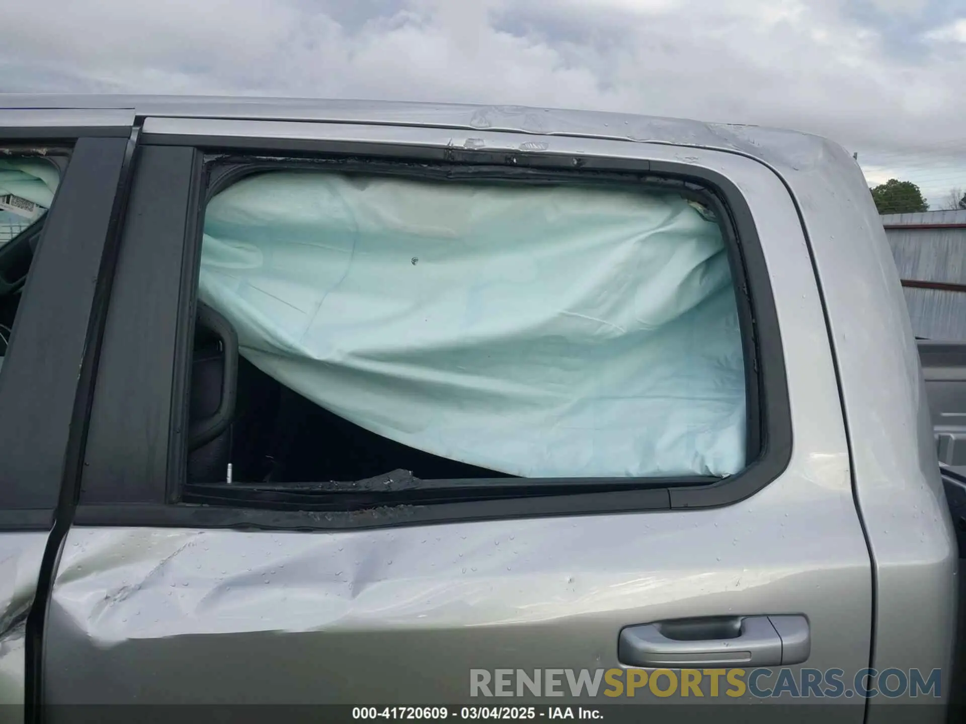 21 Photograph of a damaged car 1C6SRFJT6PN576366 RAM 1500 2023