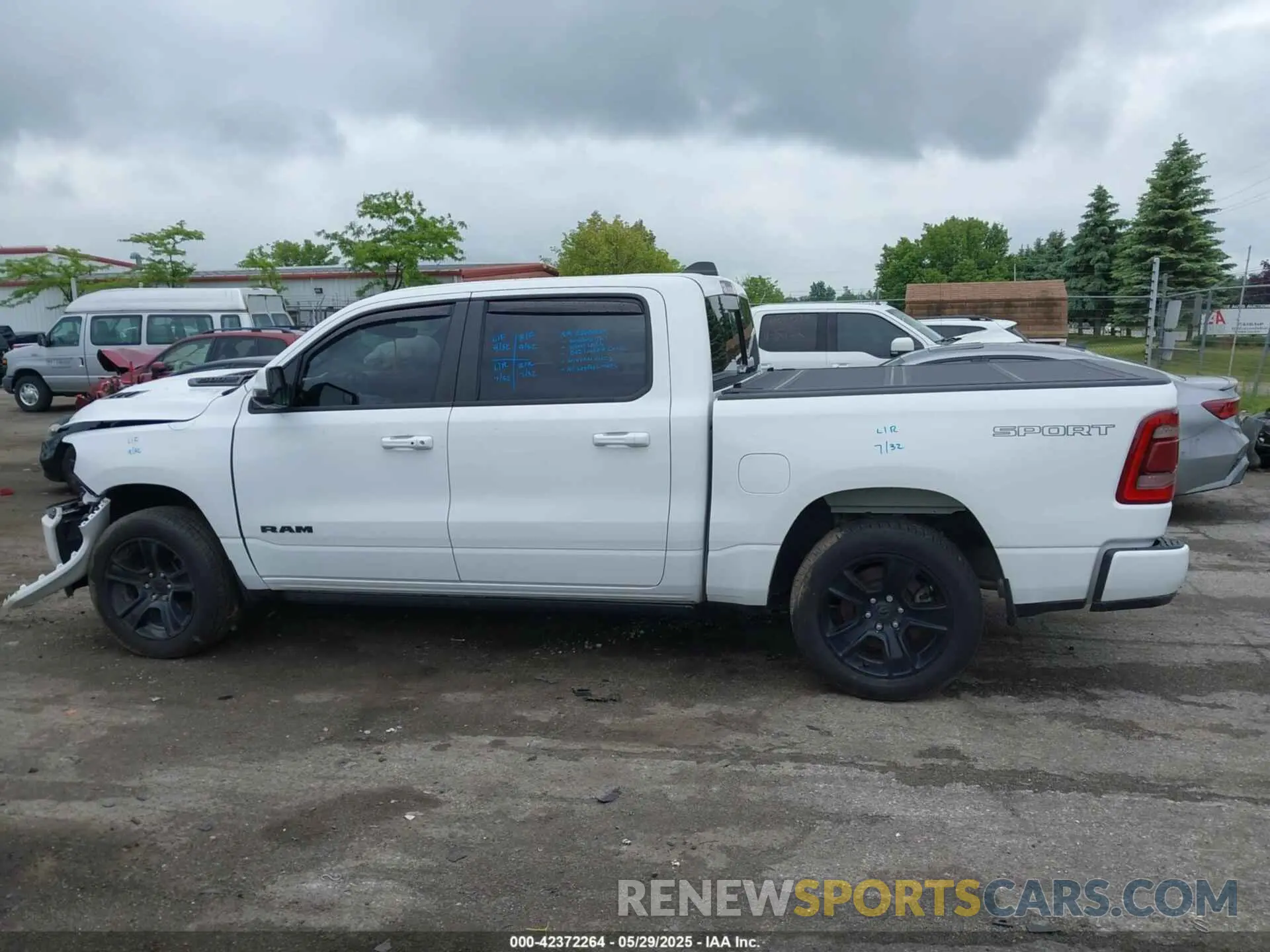 14 Photograph of a damaged car 1C6SRFJT6PN621466 RAM 1500 2023