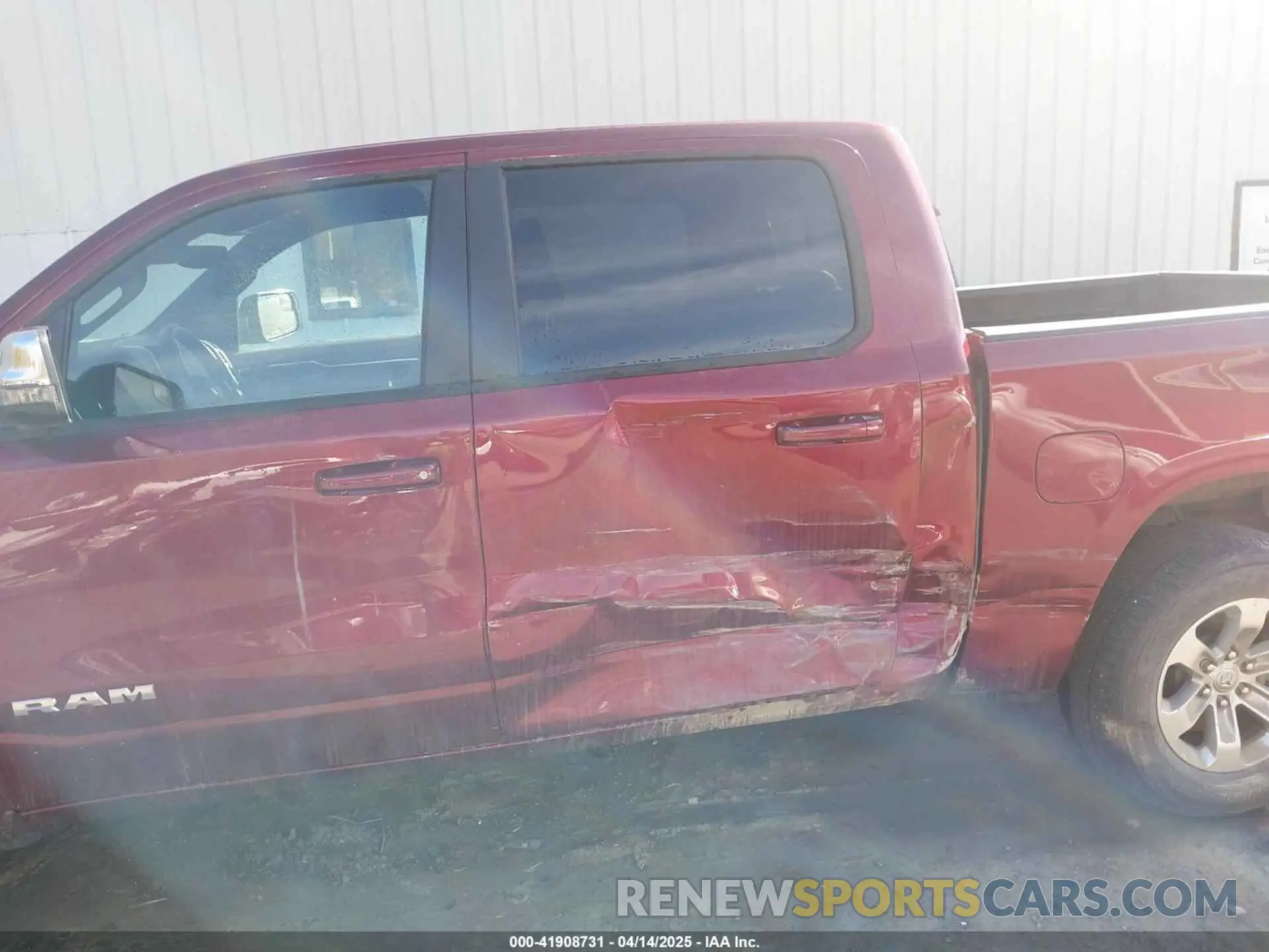 5 Photograph of a damaged car 1C6SRFJT9PN591265 RAM 1500 2023