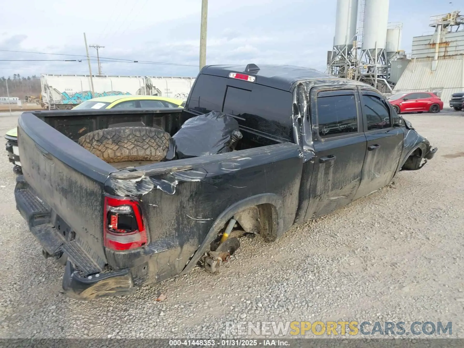 4 Photograph of a damaged car 1C6SRFLT6PN637289 RAM 1500 2023