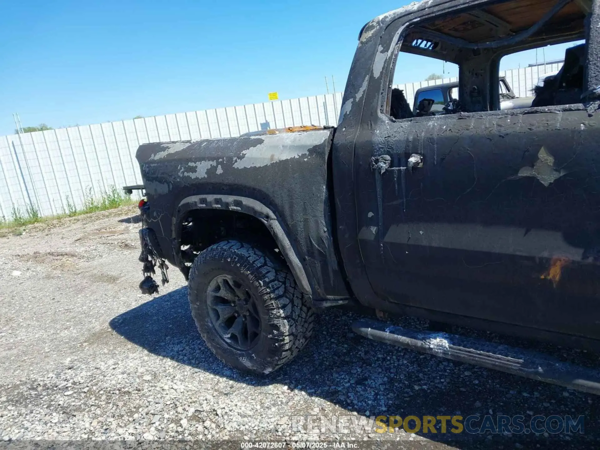 14 Photograph of a damaged car 1C6SRFU92PN500787 RAM 1500 2023