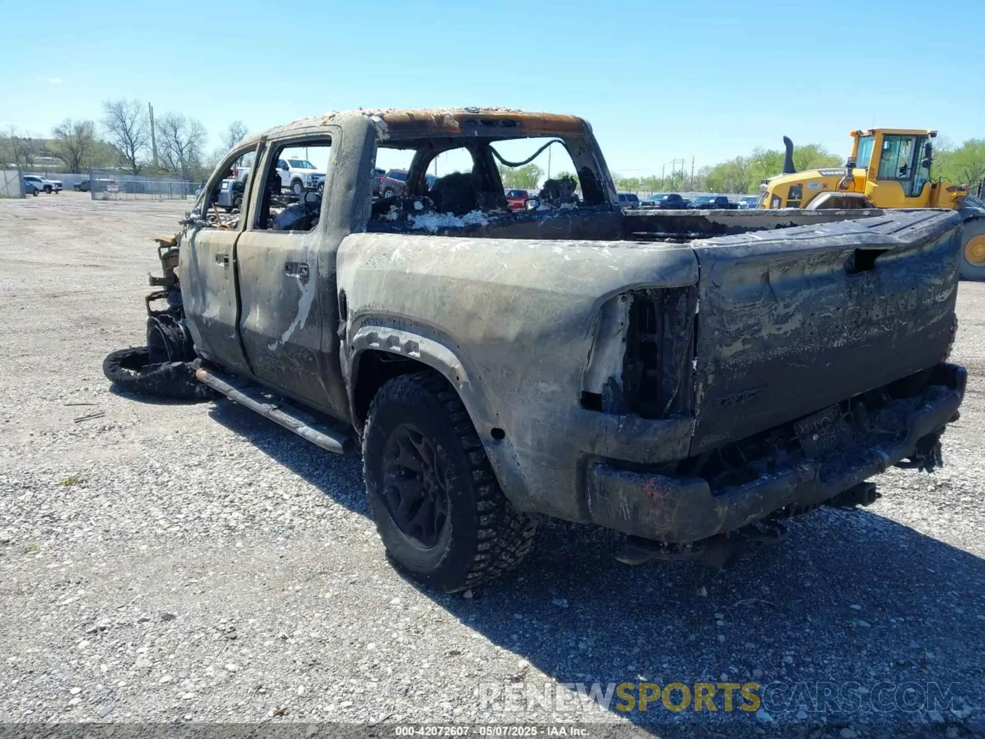 3 Photograph of a damaged car 1C6SRFU92PN500787 RAM 1500 2023