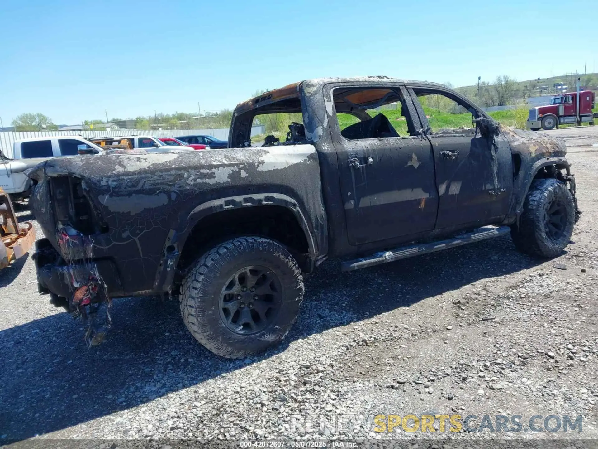 4 Photograph of a damaged car 1C6SRFU92PN500787 RAM 1500 2023
