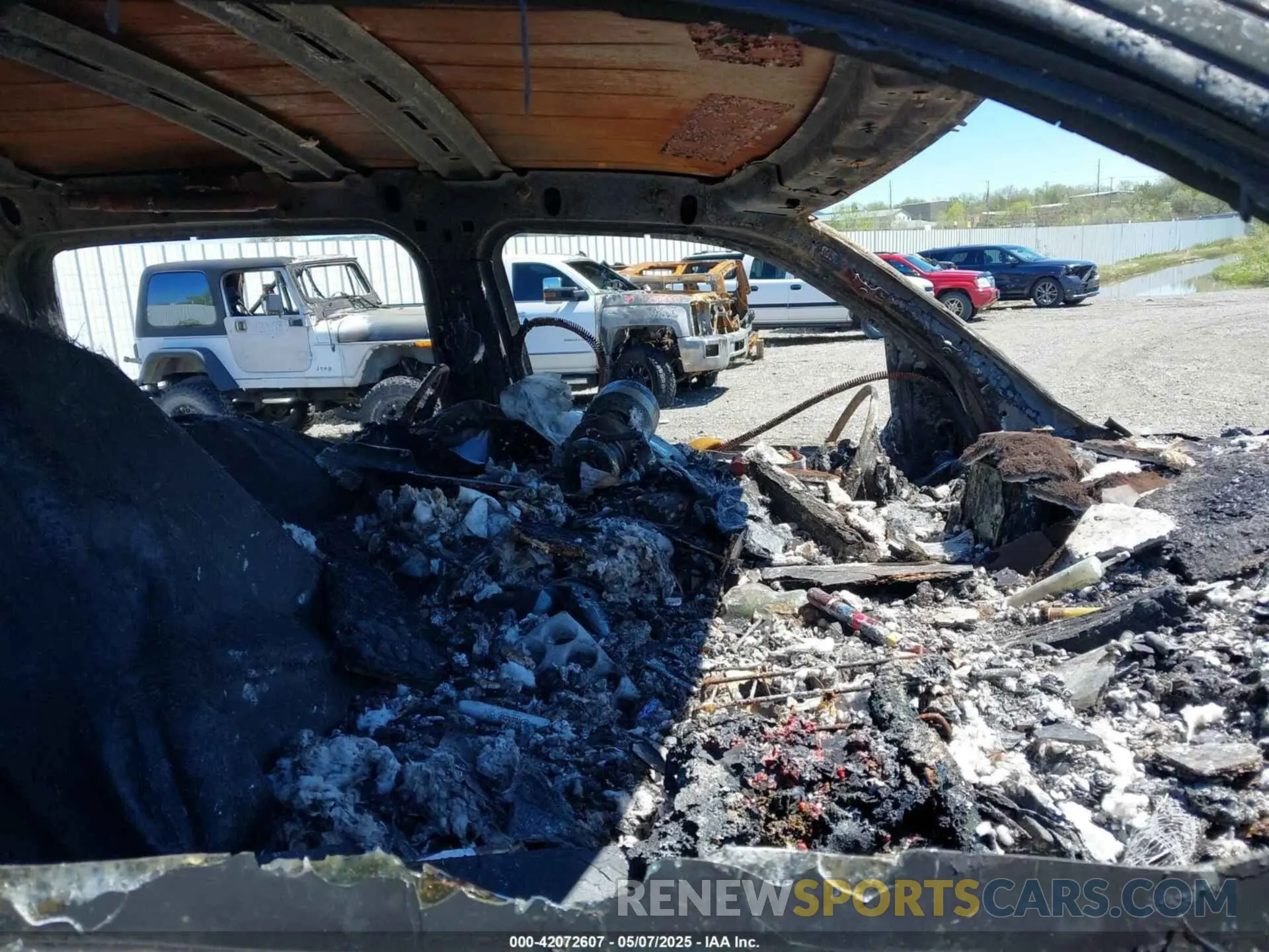 5 Photograph of a damaged car 1C6SRFU92PN500787 RAM 1500 2023